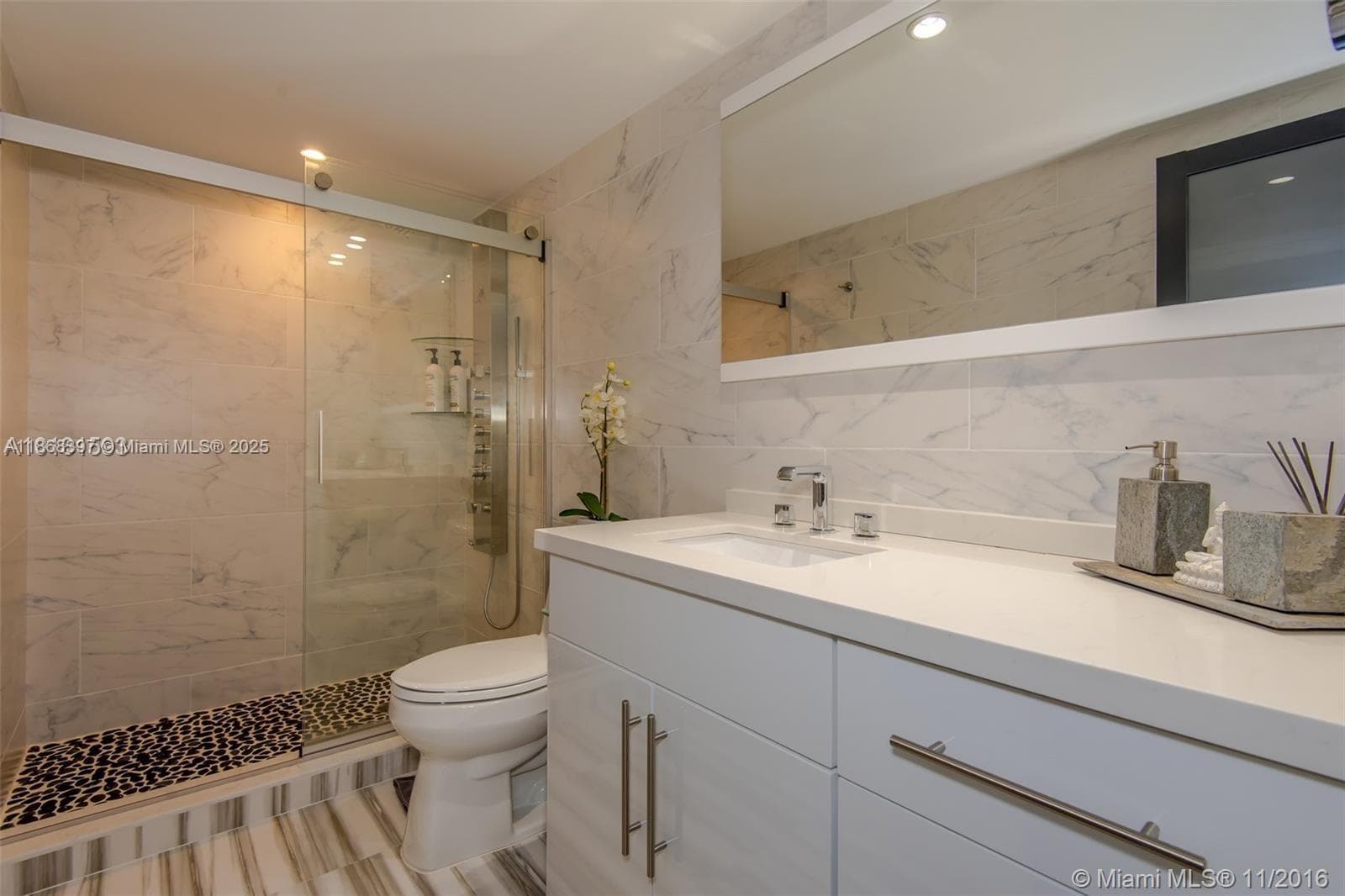 19390 Collins Ave 1121 photo 17