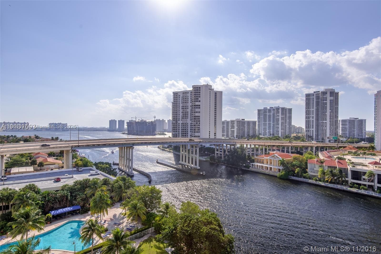 19390 Collins Ave 1121 photo 3