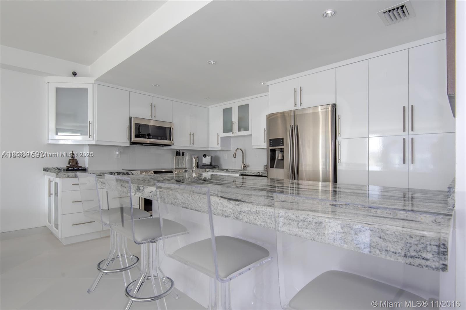 19390 Collins Ave 1121 photo 5