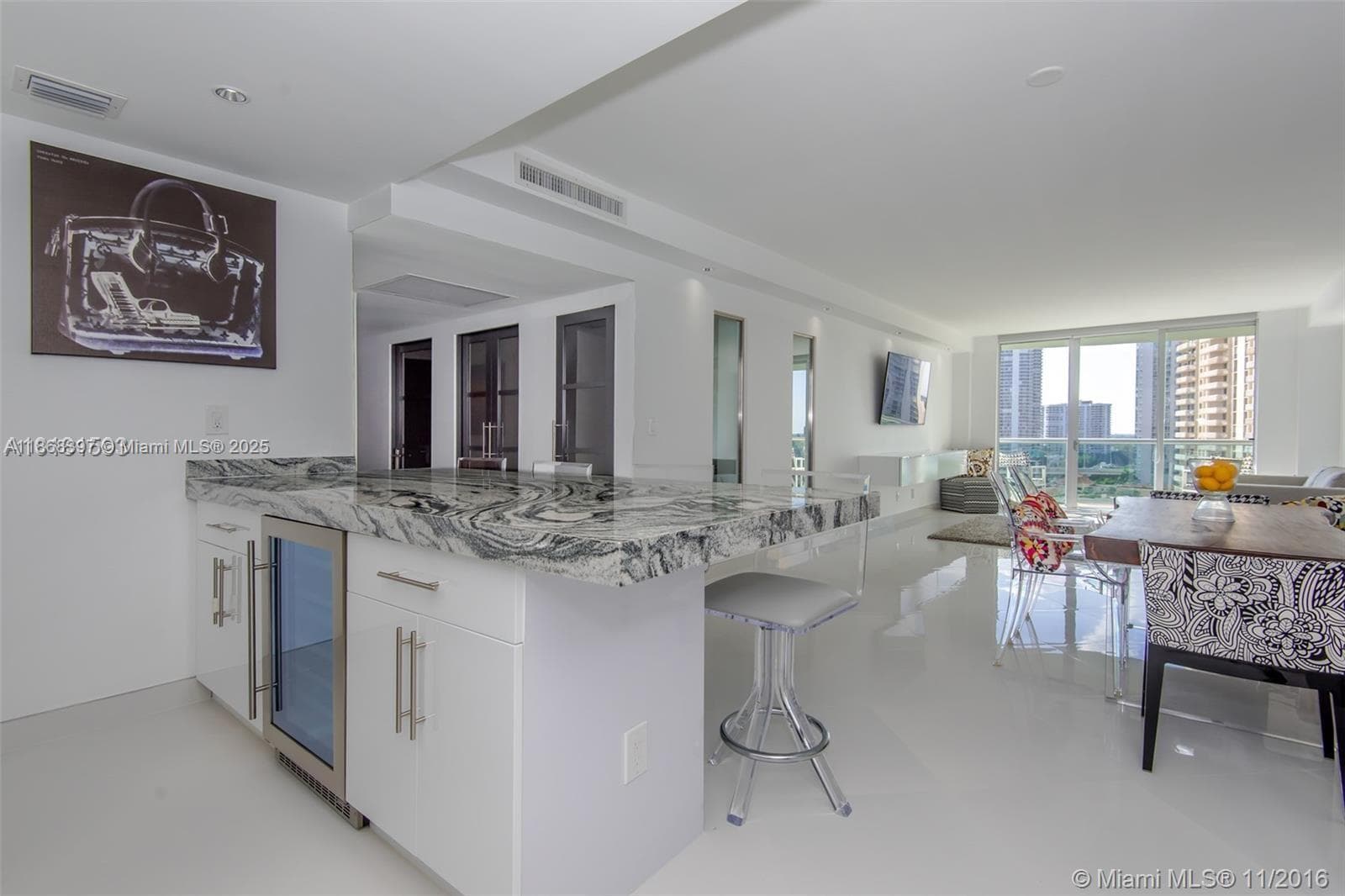 19390 Collins Ave 1121 photo 9