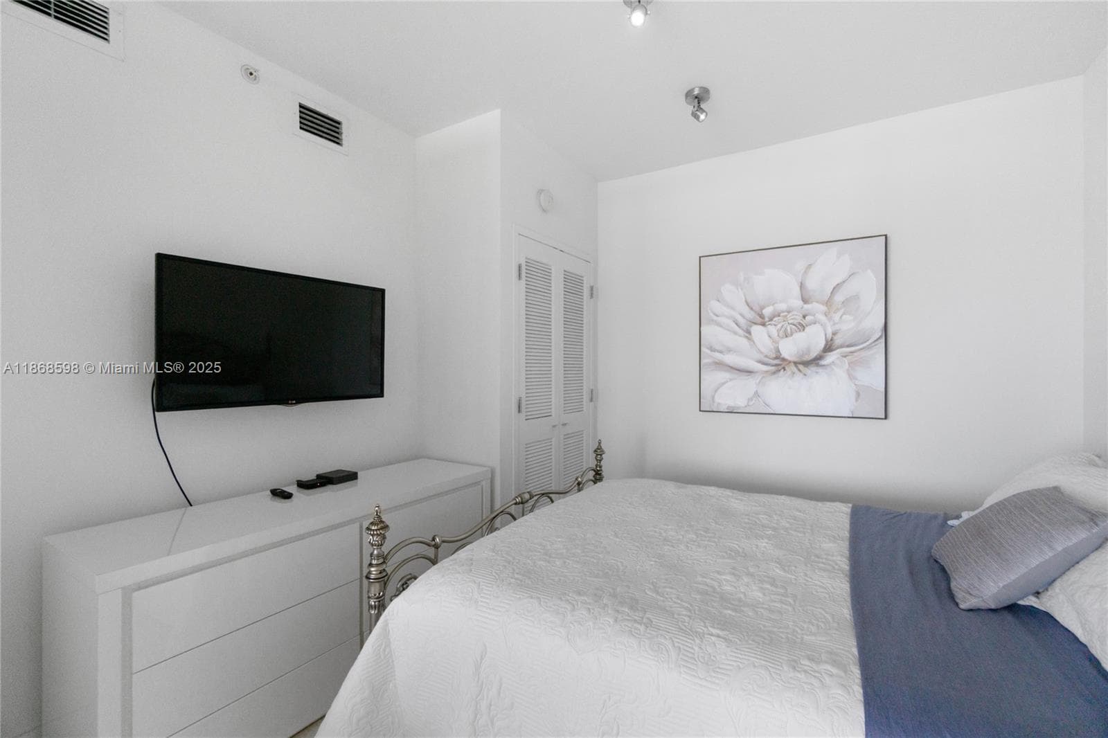 100 Lincoln Rd PH14 photo 8