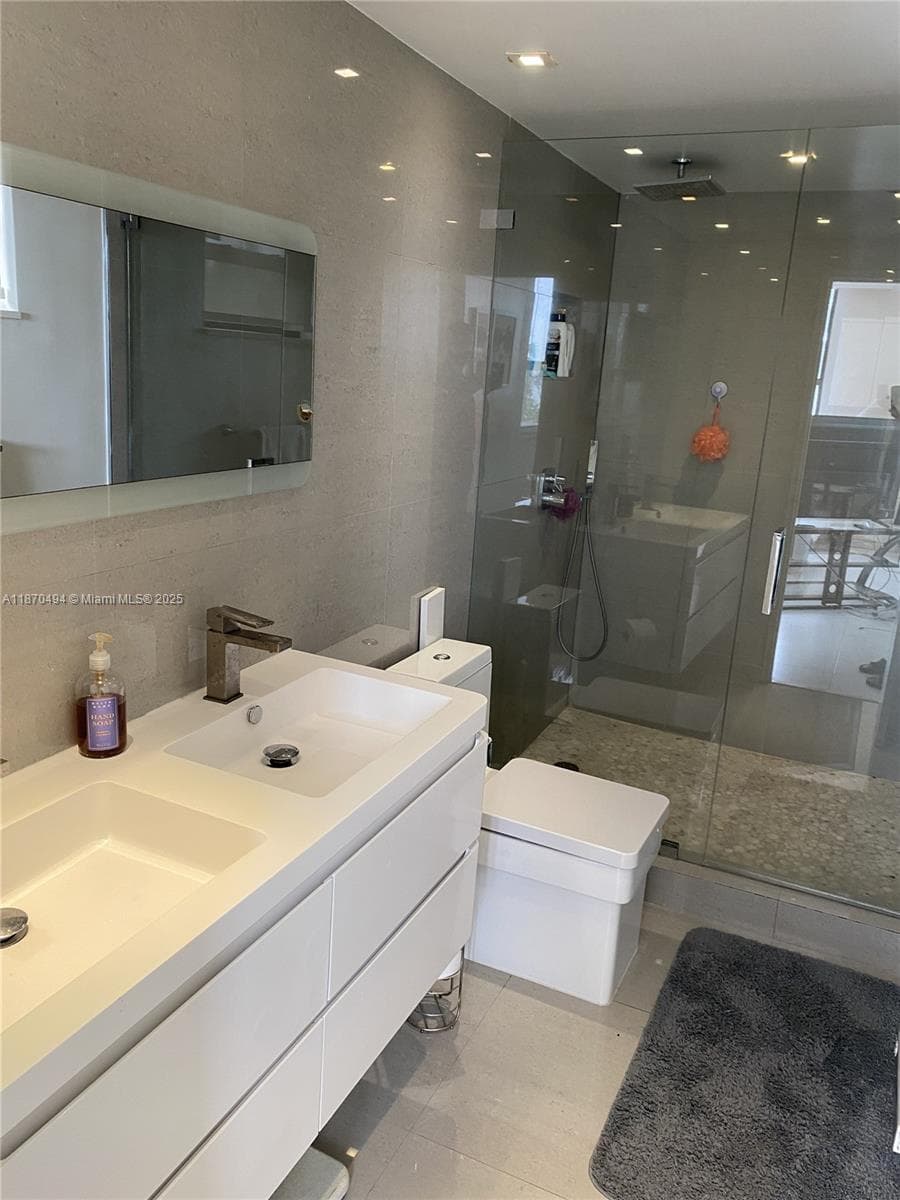 10185 Collins Ave 319 photo 17