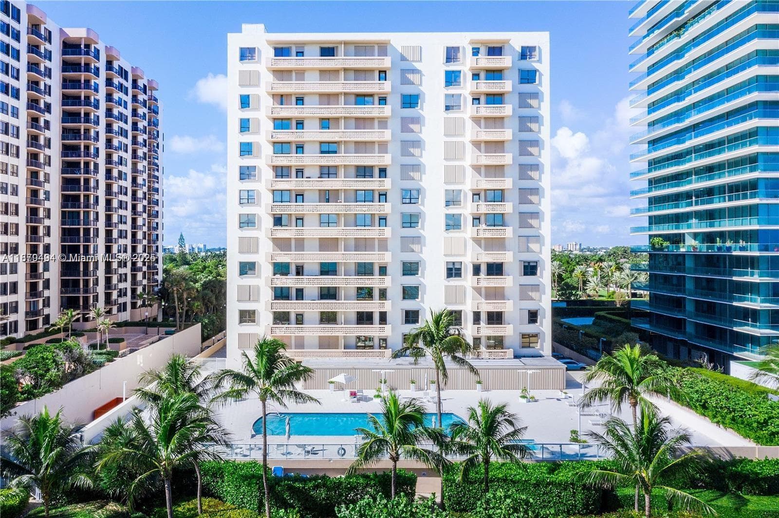 10185 Collins Ave 319 photo 1