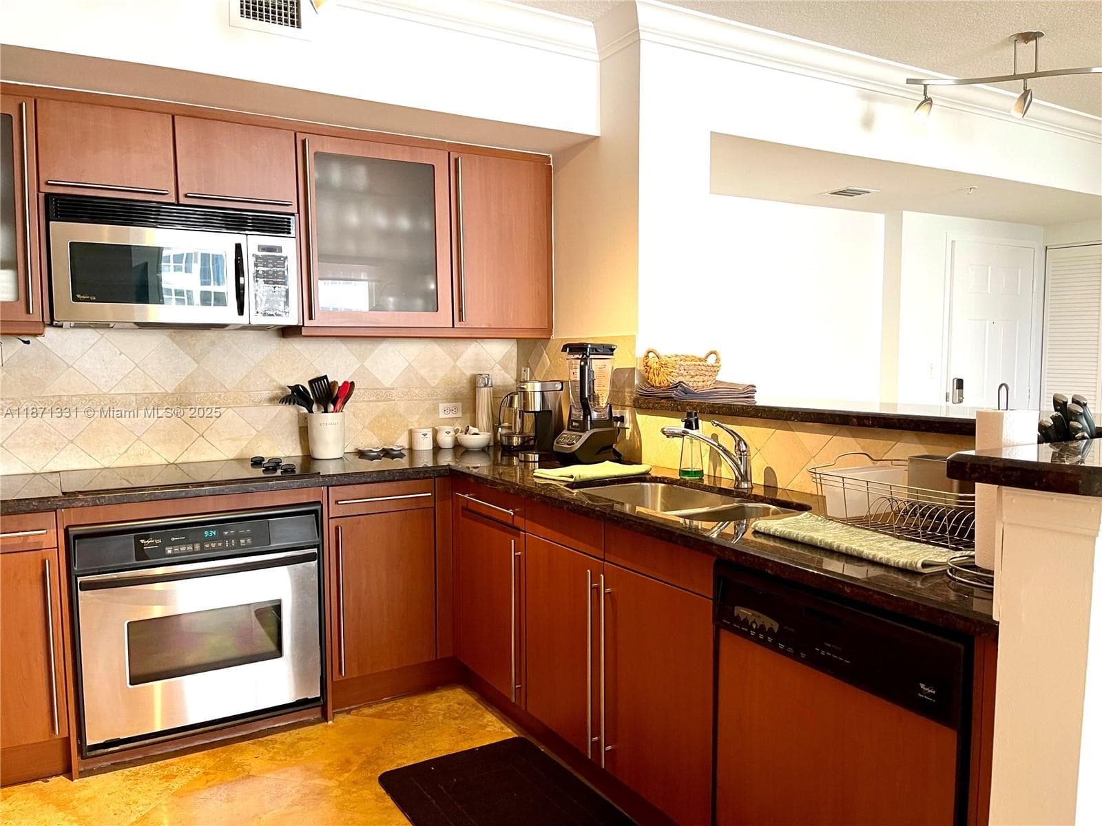 2080 Ocean Dr 604 photo 10
