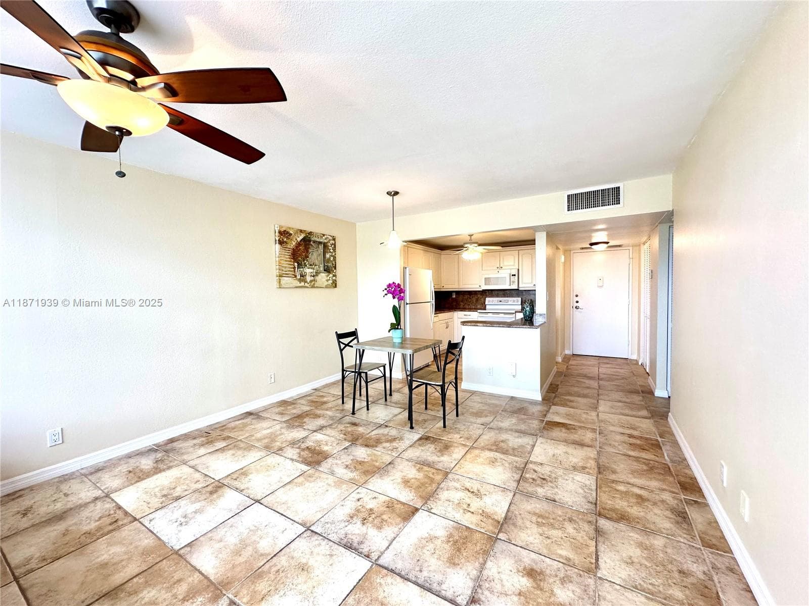 2771 Taft St 302 photo 5