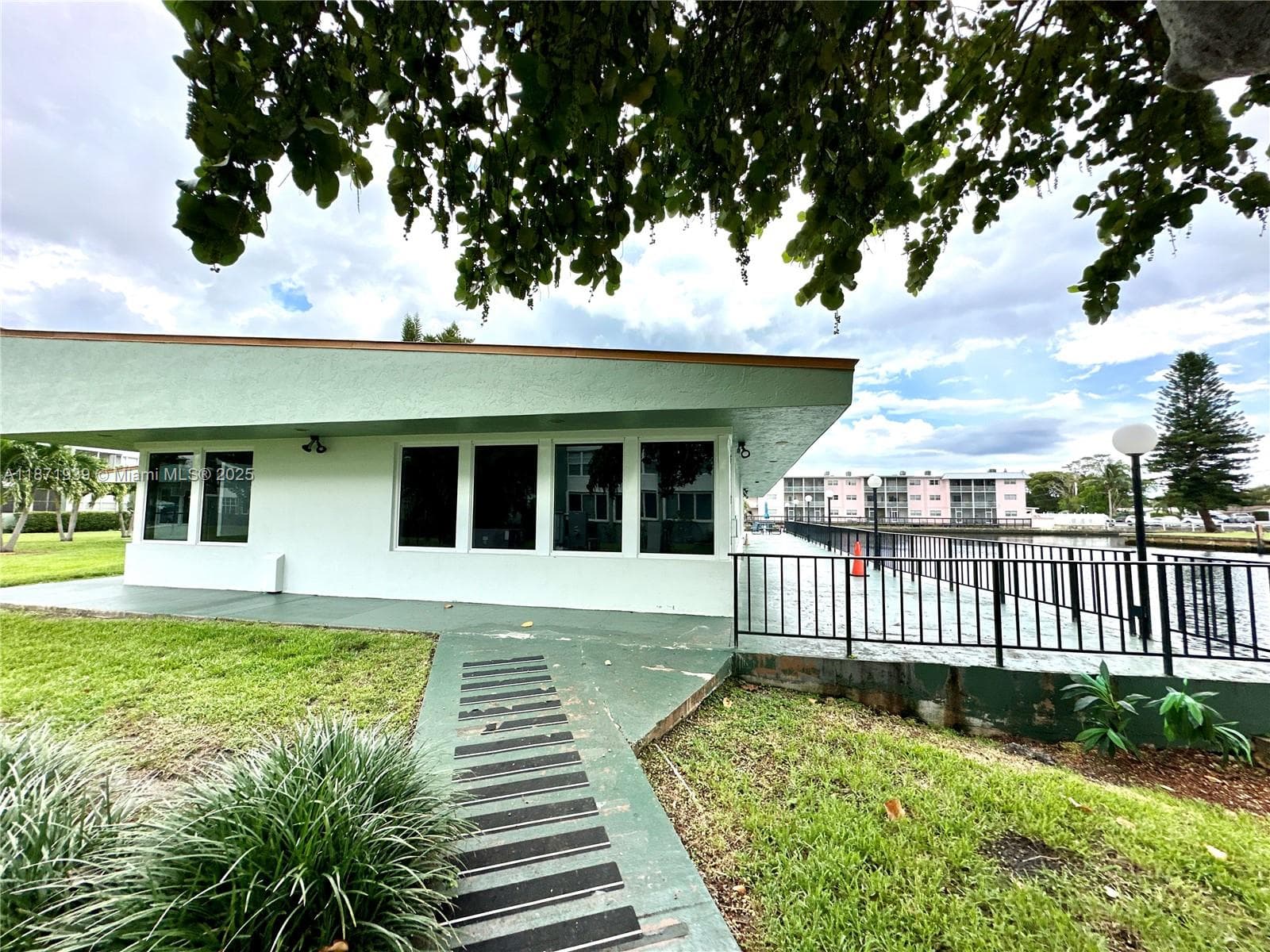 2771 Taft St 302 photo 20