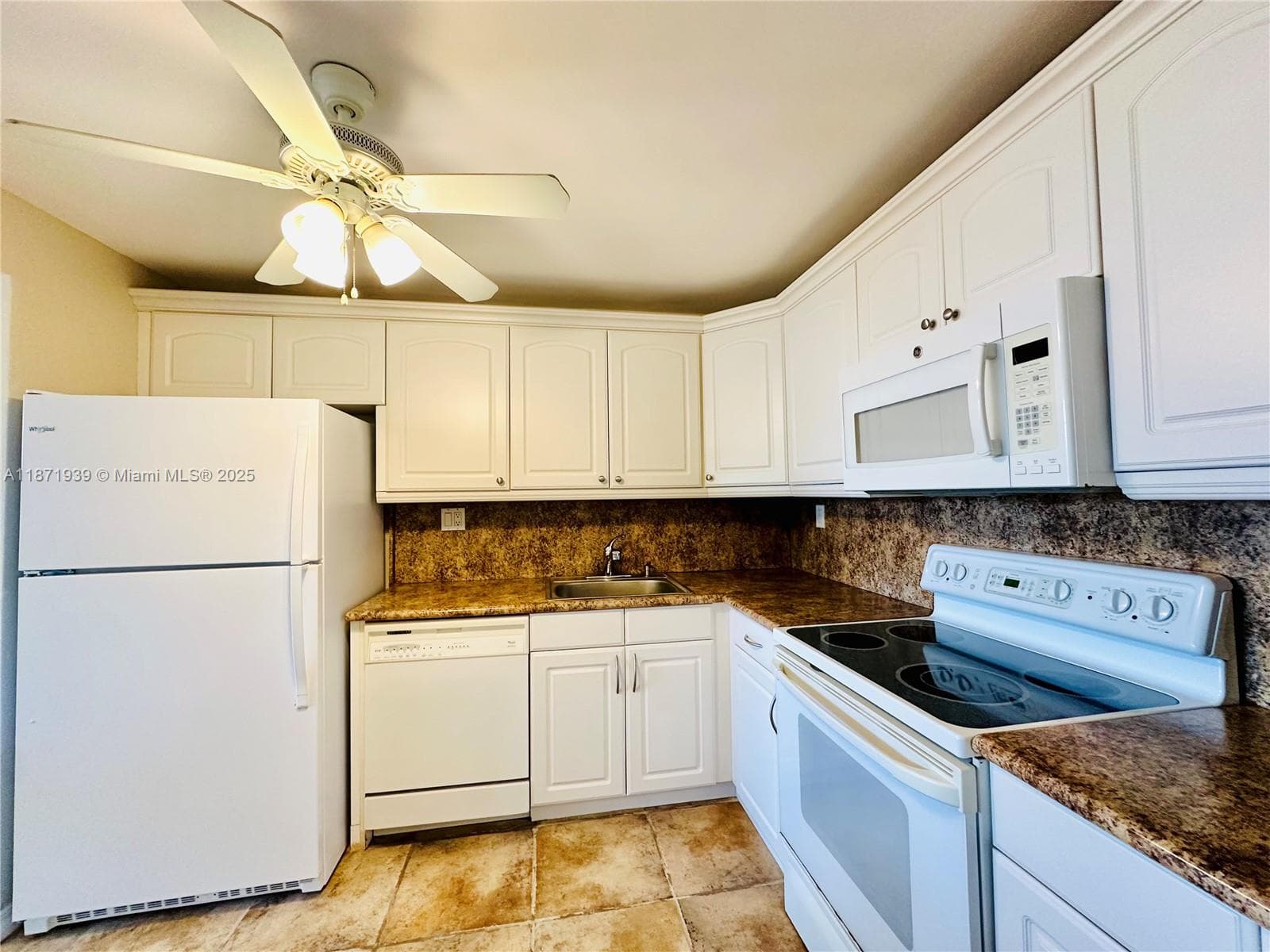 2771 Taft St 302 photo 8