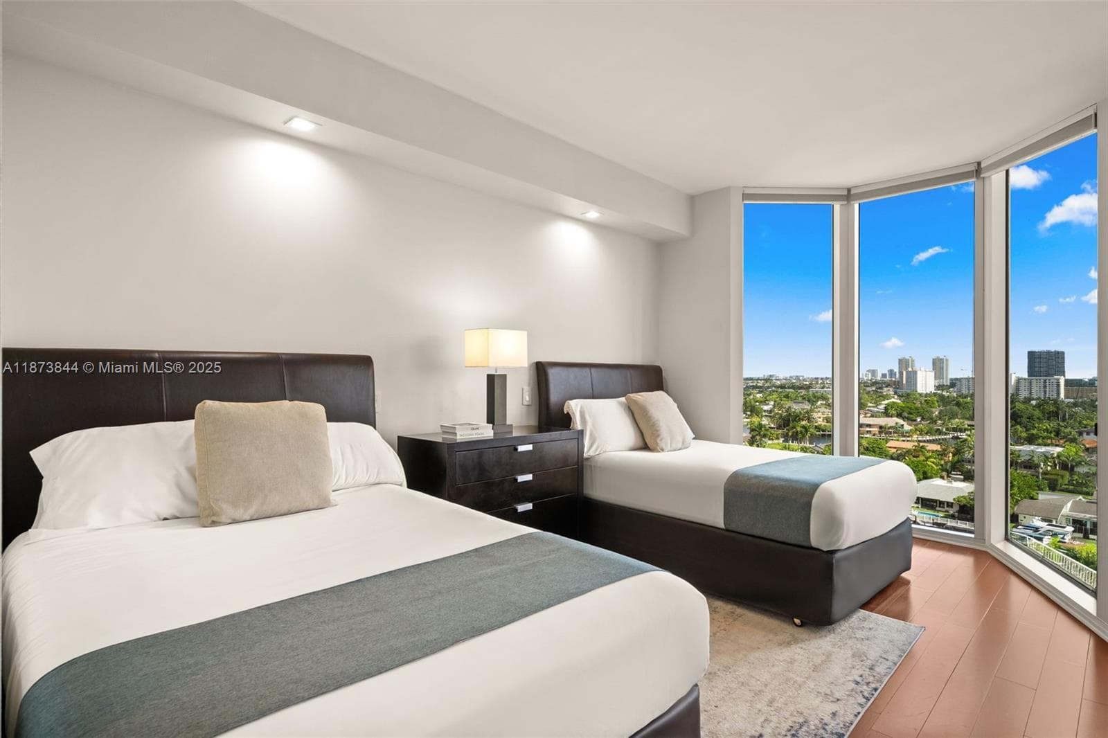 21200 Point Pl 1102 photo 23