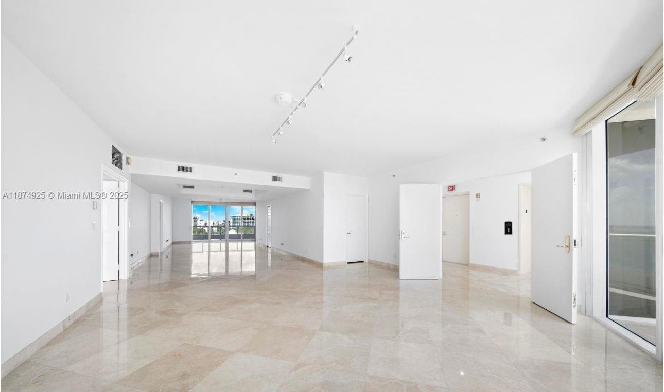 1643 Brickell Ave 1002 photo 7