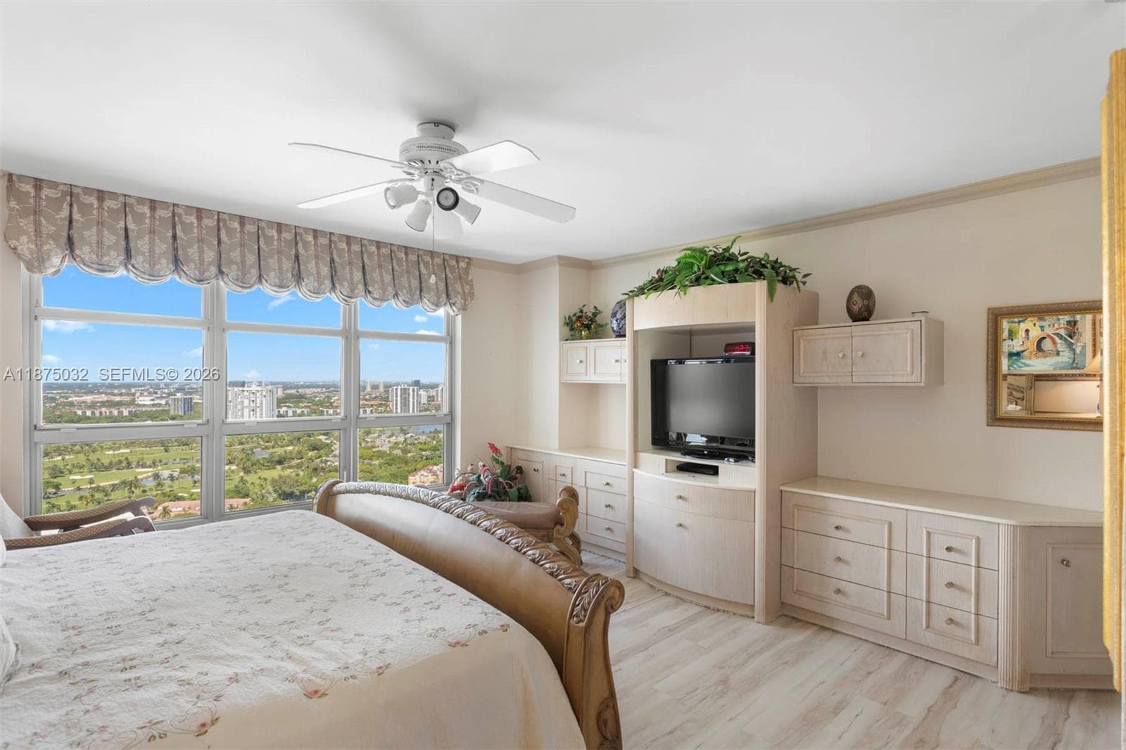 3500 Mystic Pointe Dr 3505 photo 18