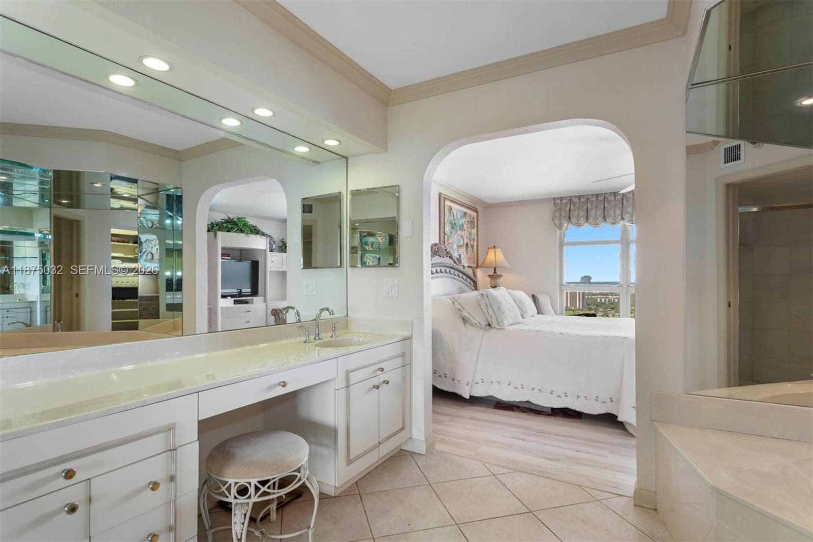 3500 Mystic Pointe Dr 3505 photo 21