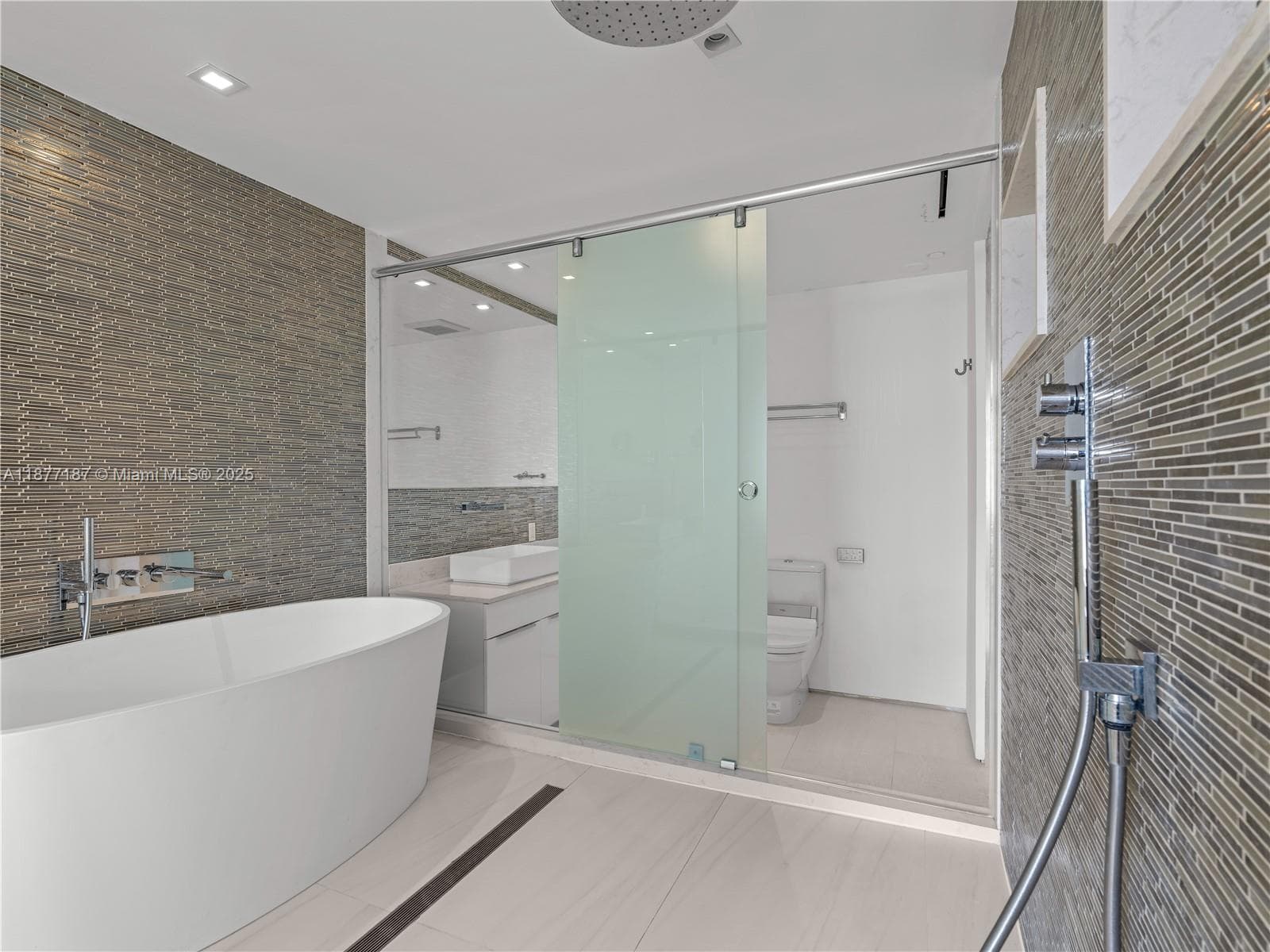 8011 Fisher Island Dr 8011 photo 14