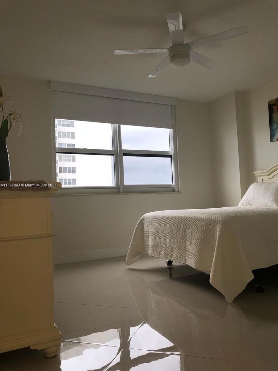 2080 Ocean Dr 1507 photo 19