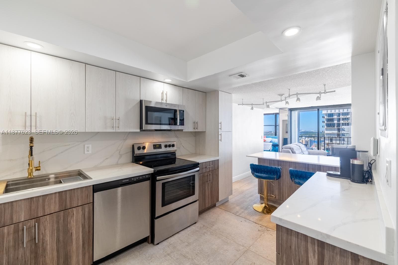 2401 Ocean Dr 2504 photo 6