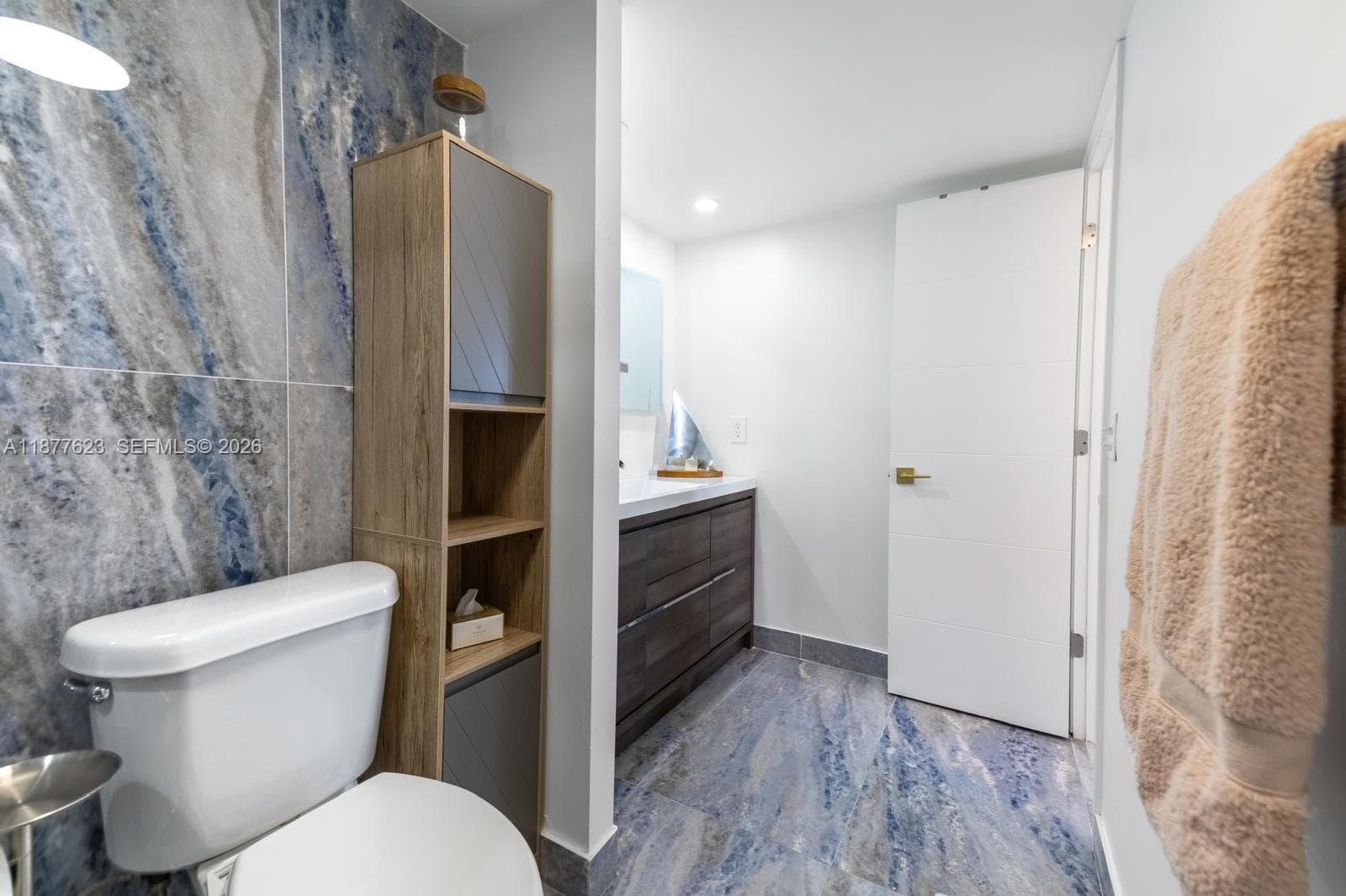 2401 Ocean Dr 2504 photo 12