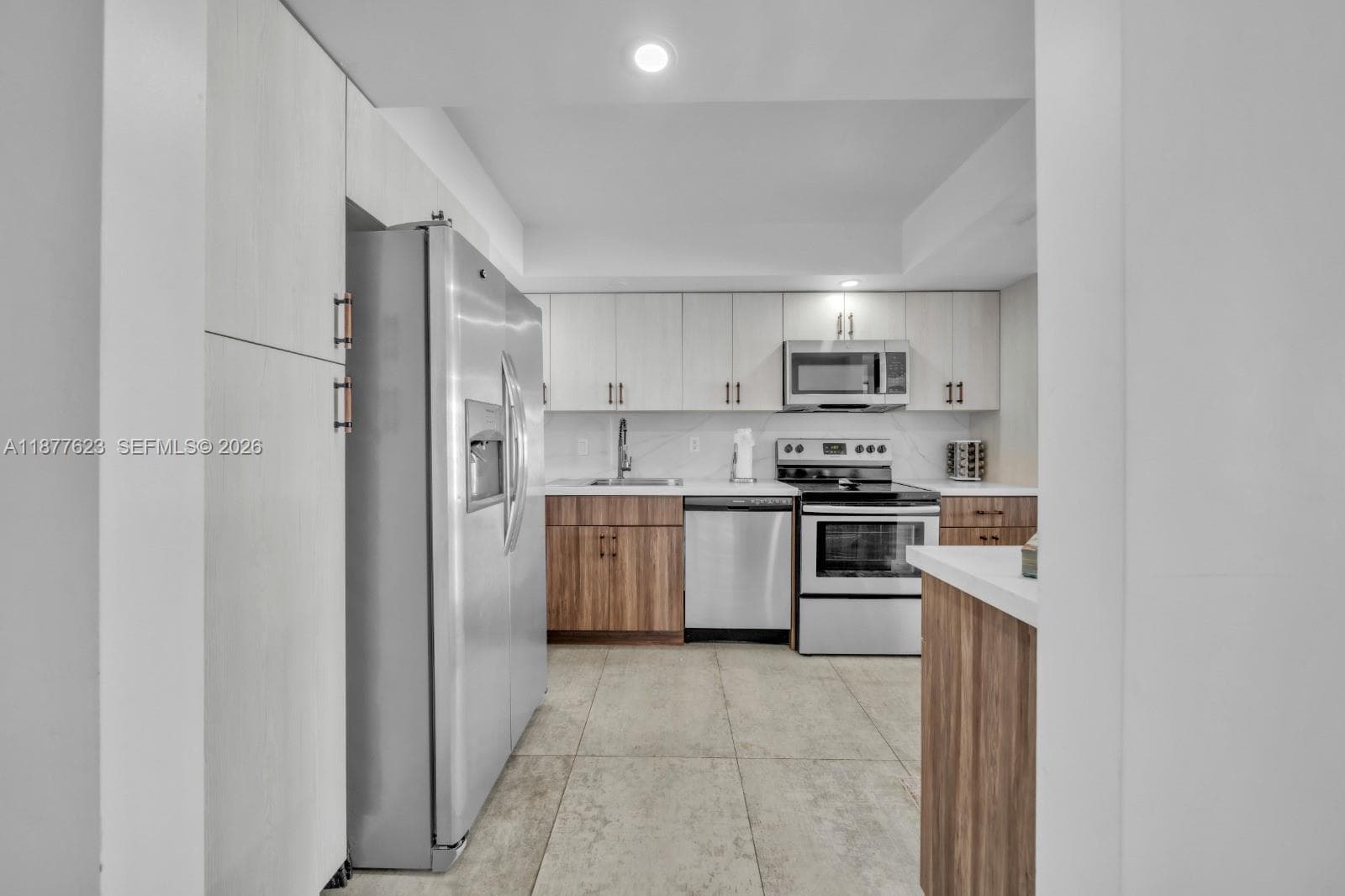 2401 Ocean Dr 2504 photo 8