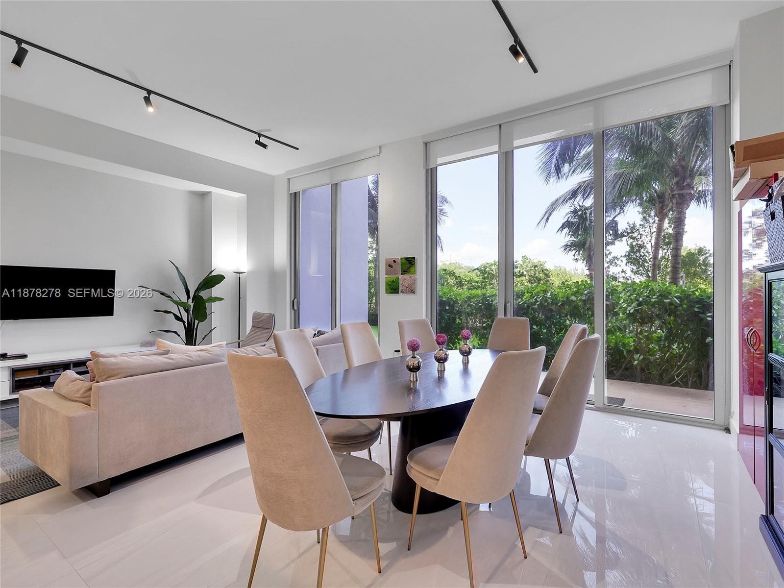16385 Biscayne Blvd 105 photo 1