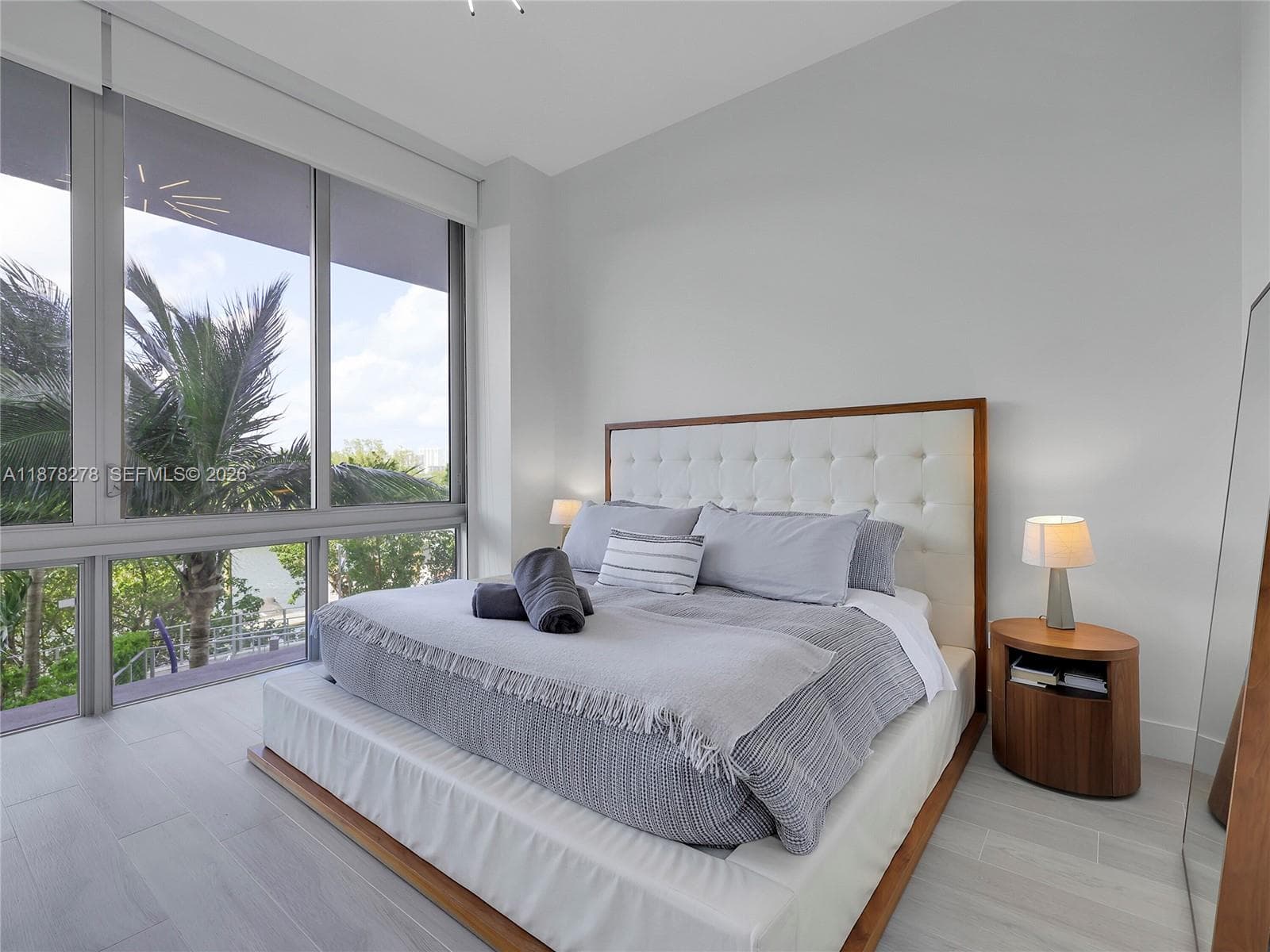 16385 Biscayne Blvd 105 photo 20