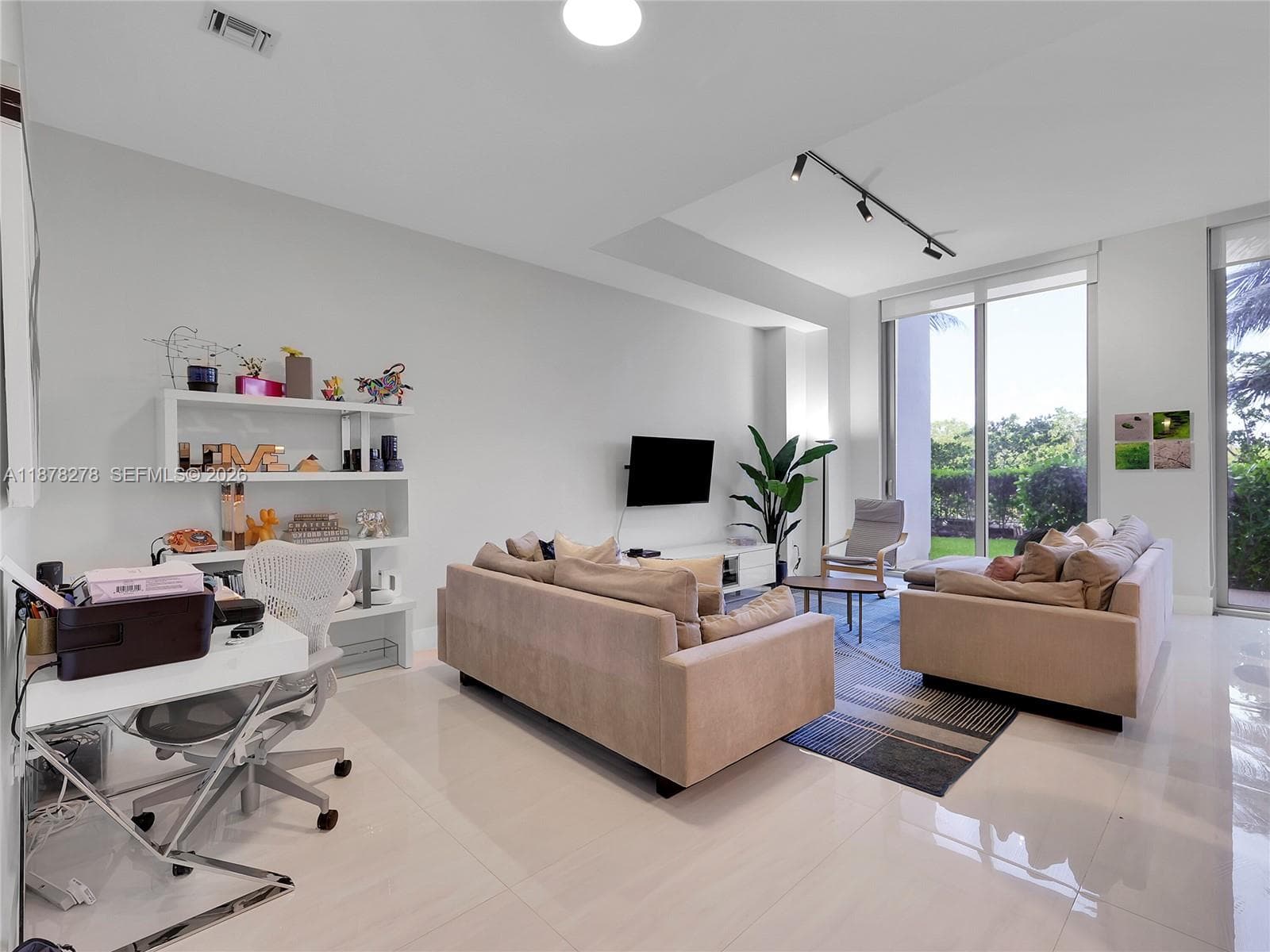 16385 Biscayne Blvd 105 photo 4