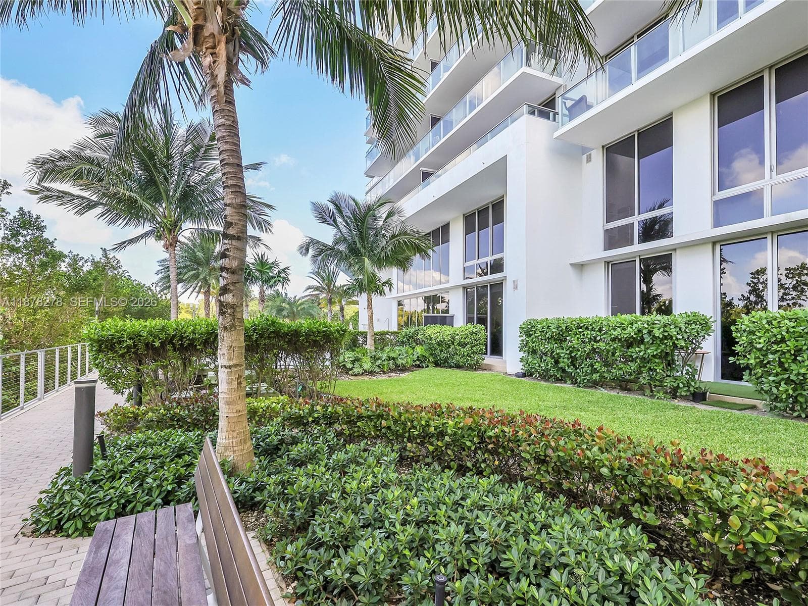 16385 Biscayne Blvd 105 photo 25