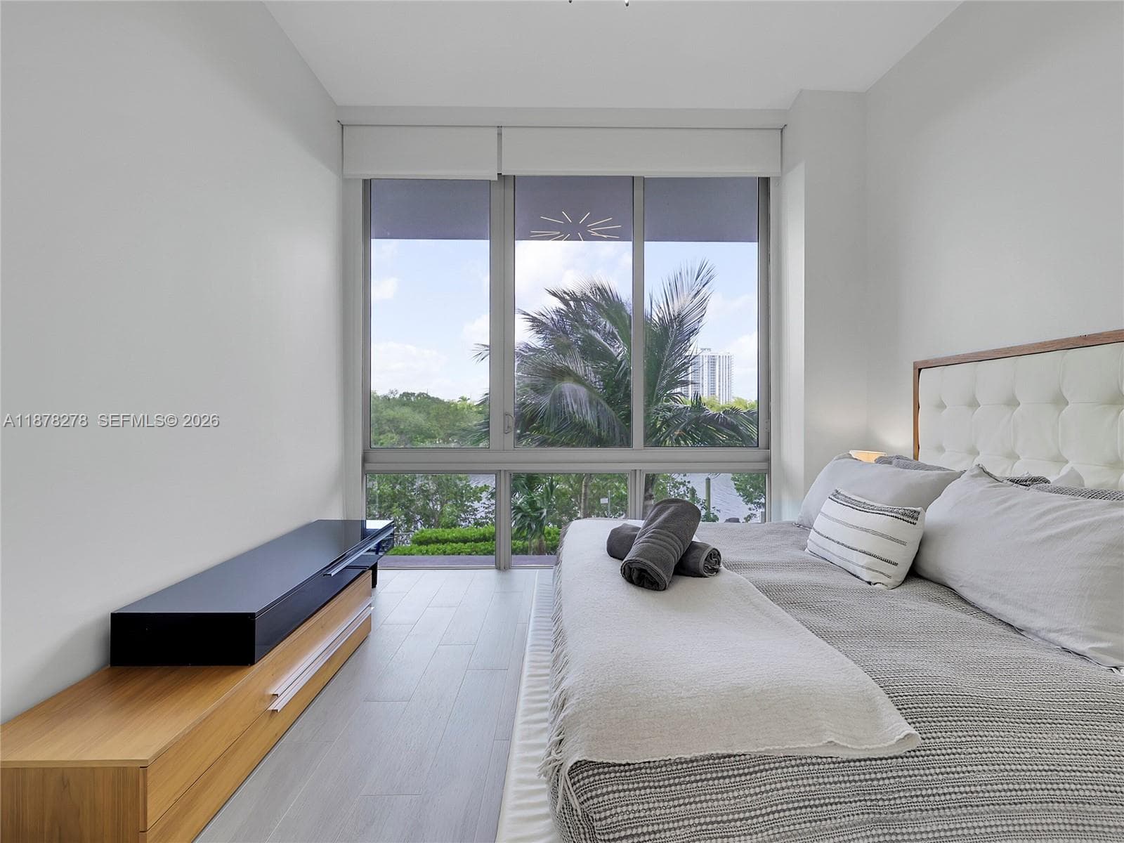 16385 Biscayne Blvd 105 photo 21