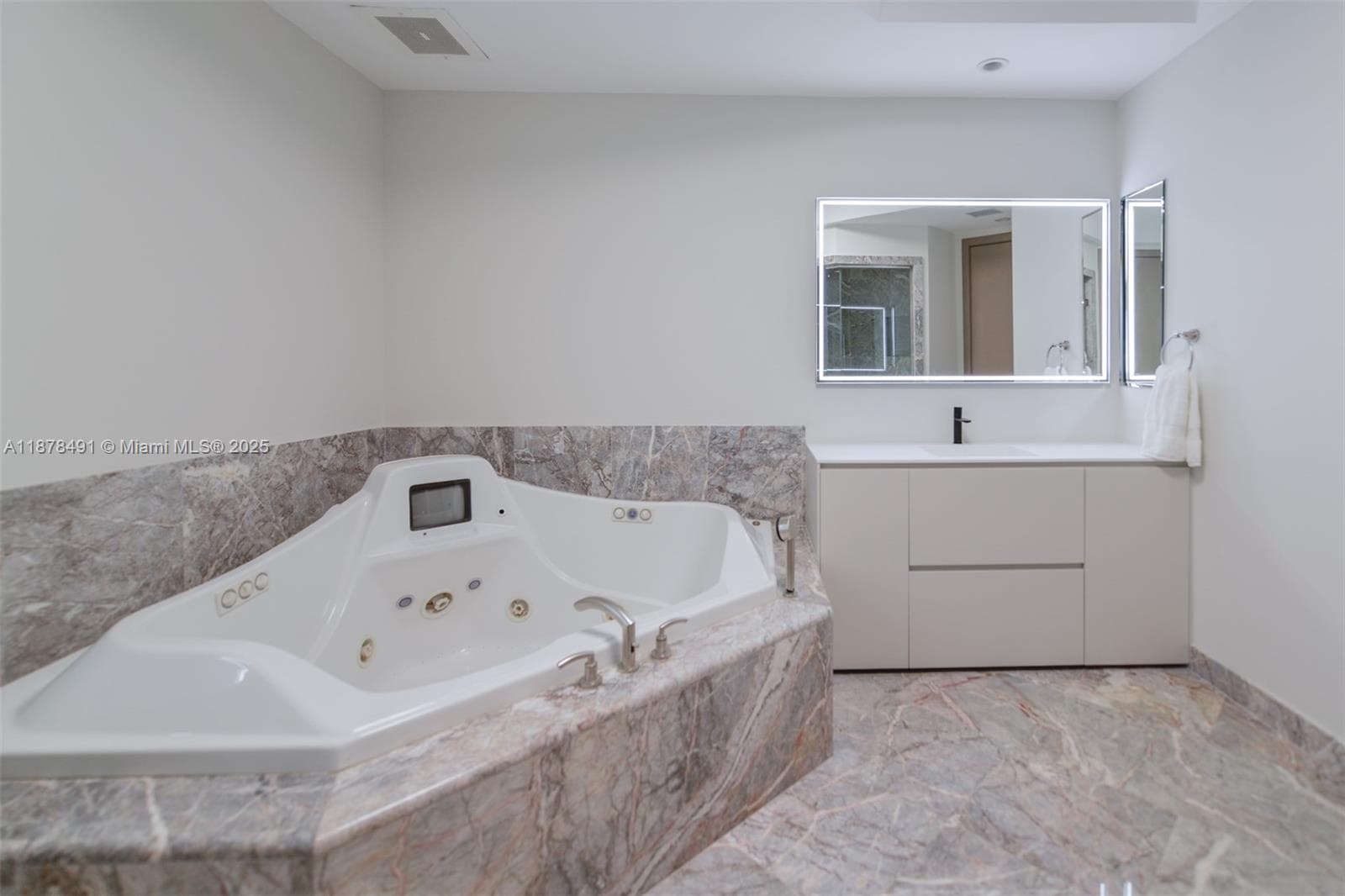 16051 Collins Ave 2102 photo 20
