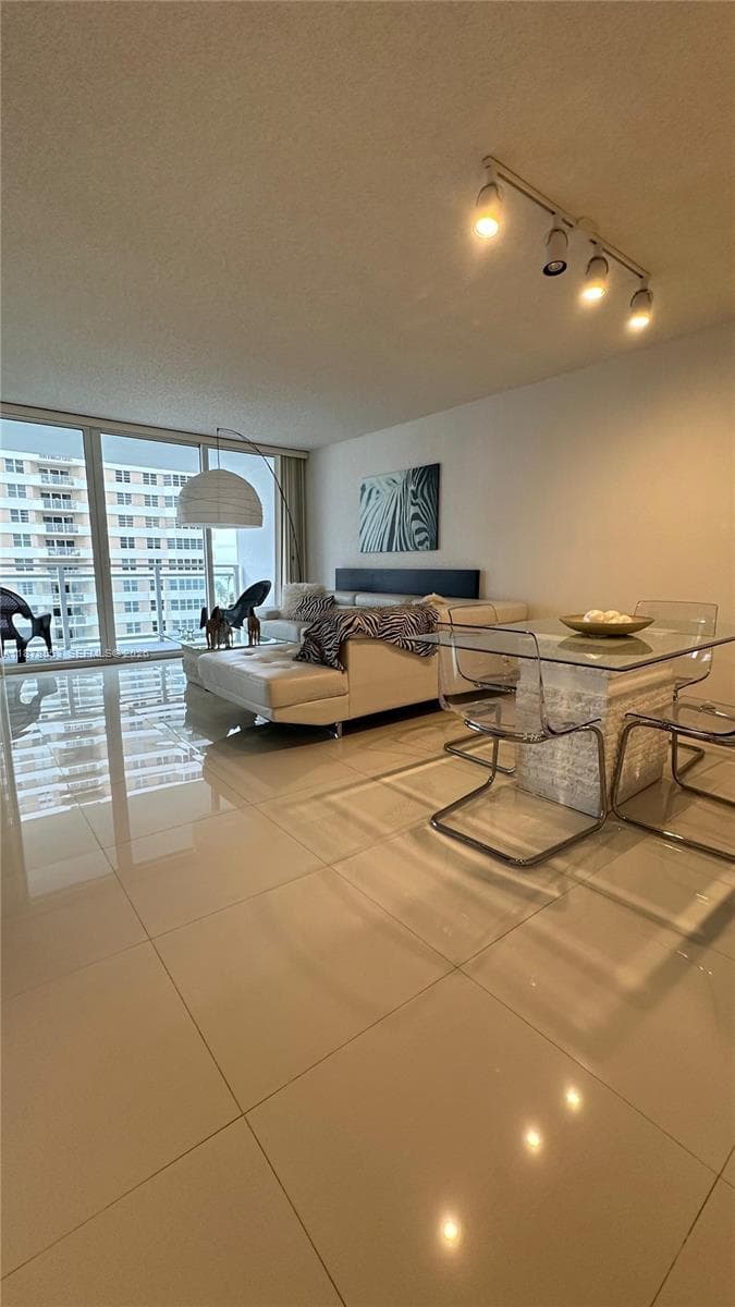 2030 S Ocean Dr 725 photo 8