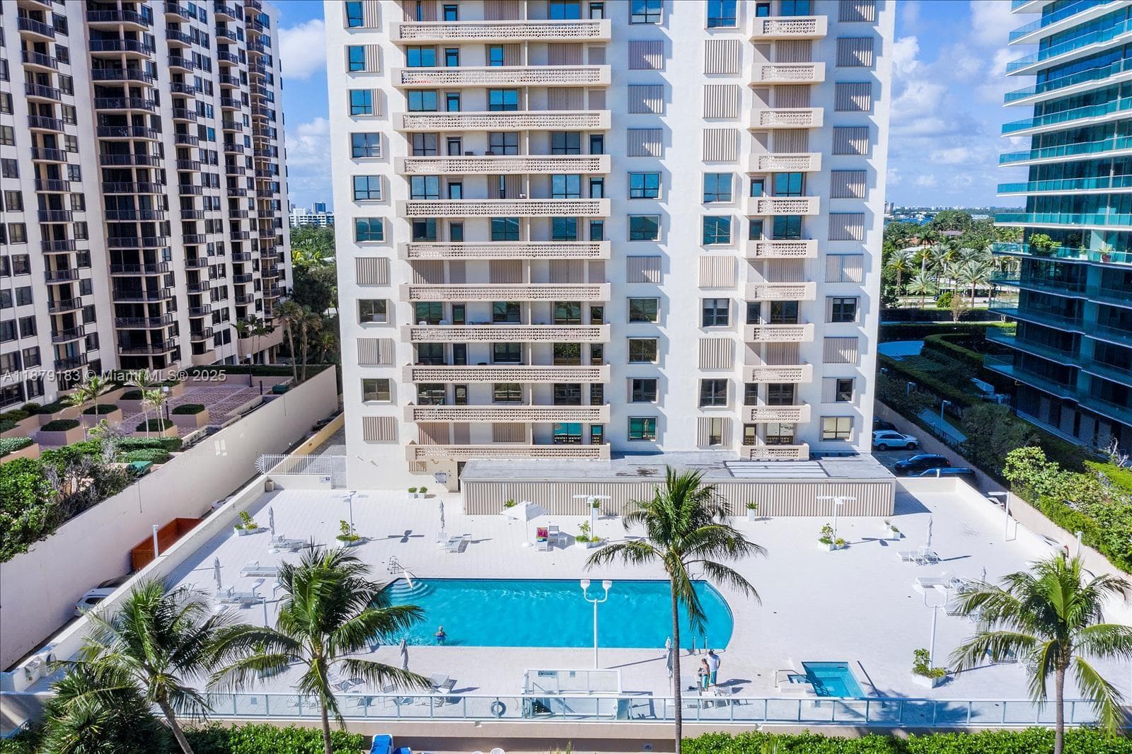 10185 Collins Ave 917 photo 14