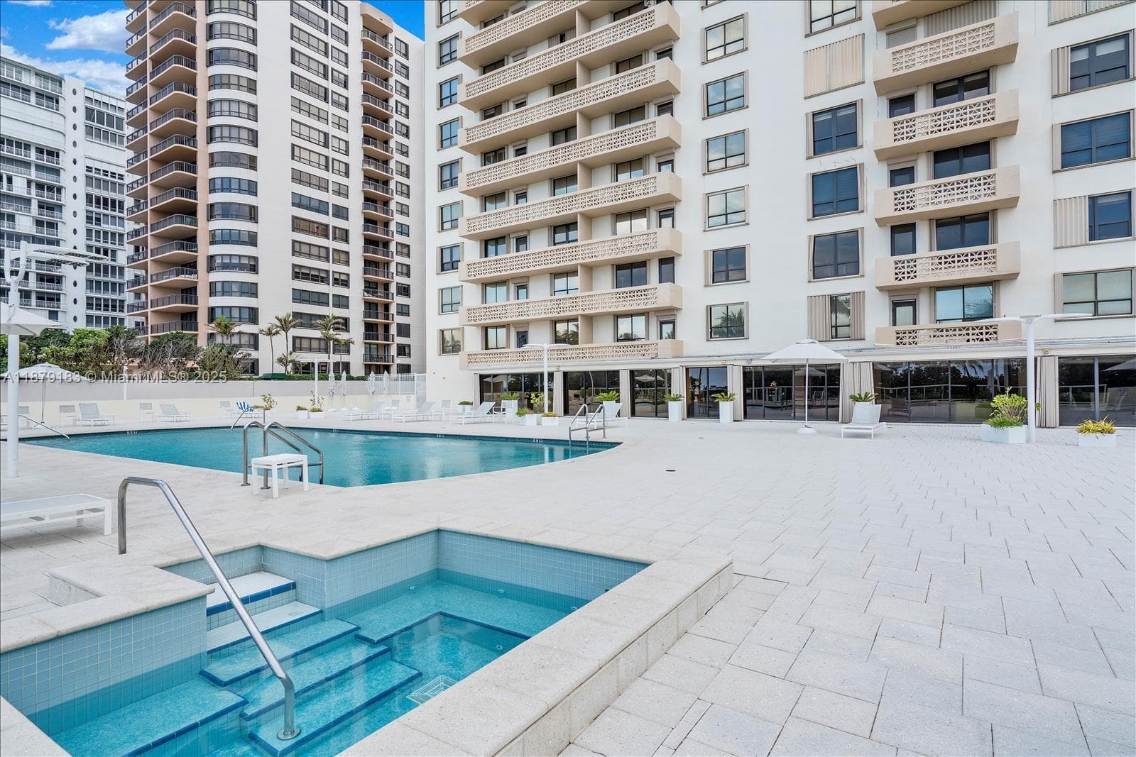 10185 Collins Ave 917 photo 18