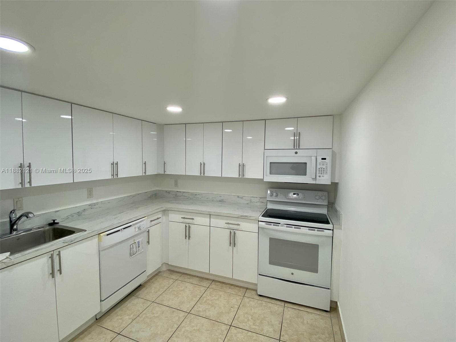 200 Leslie Dr 228 photo 14