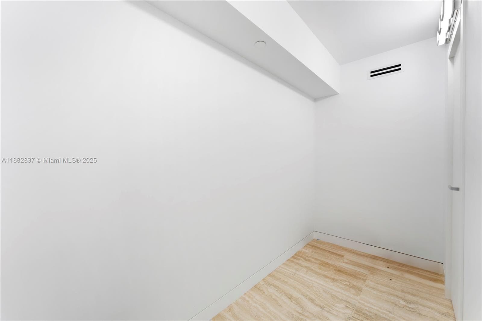 5900 Collins Ave 604 photo 25