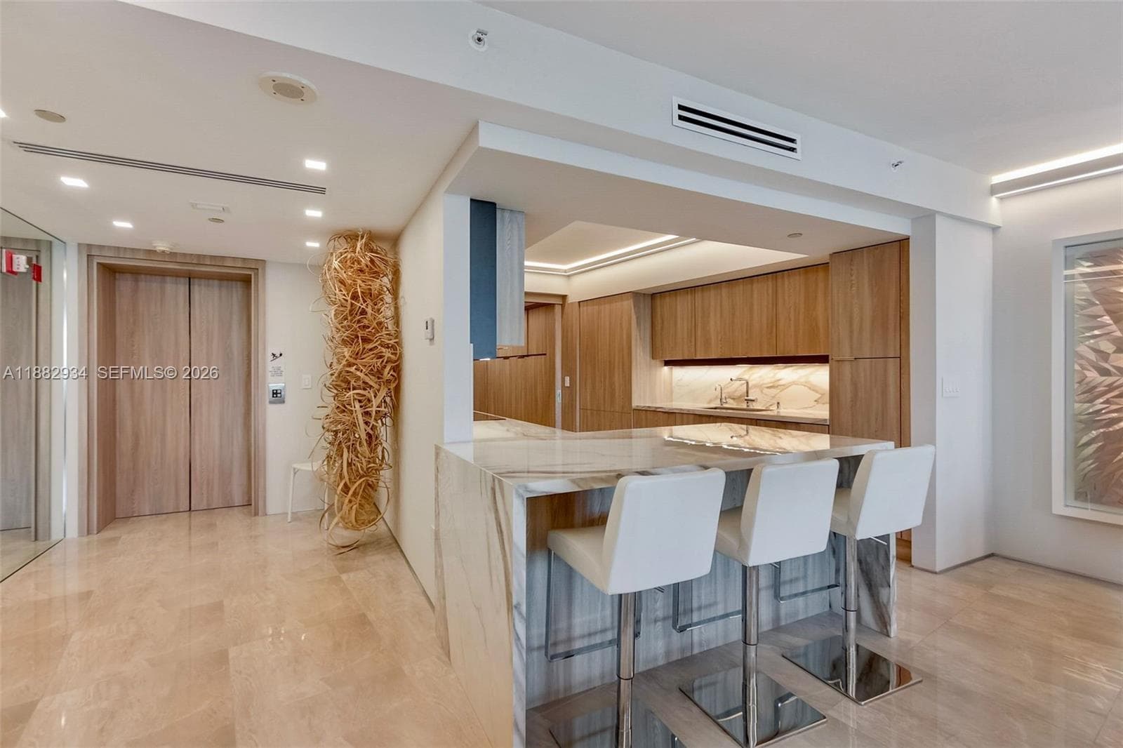 1455 Ocean Dr 811 photo 2