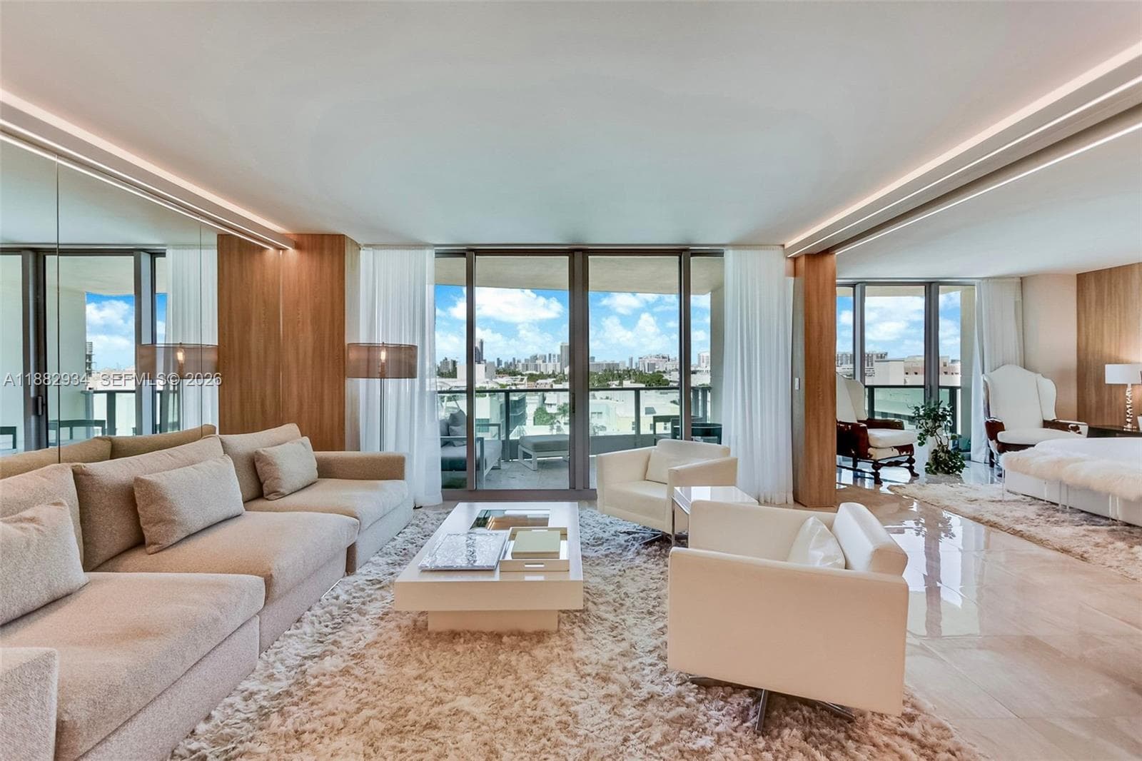 1455 Ocean Dr 811 photo 1