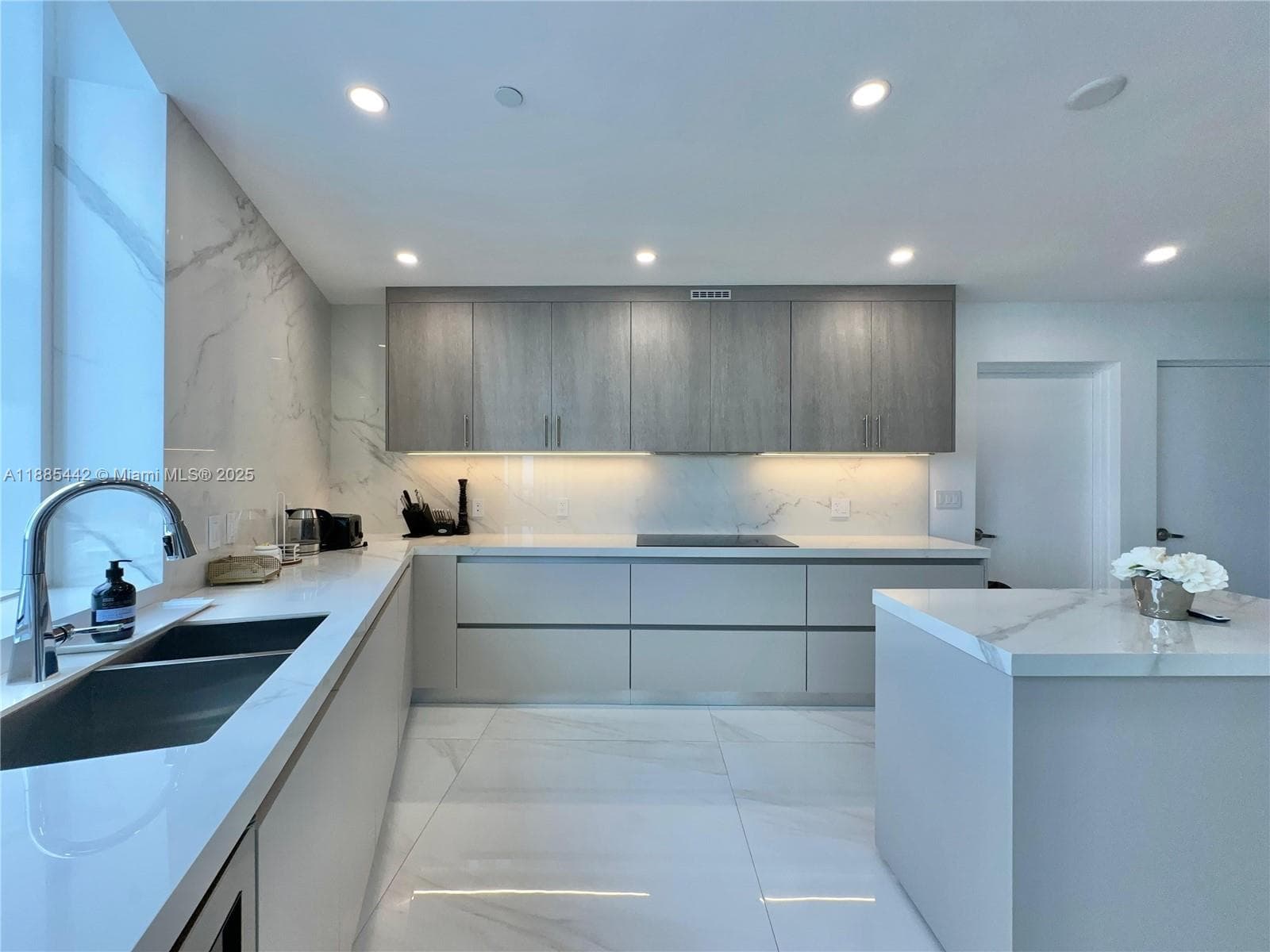 15901 Collins Ave 2406 photo 10