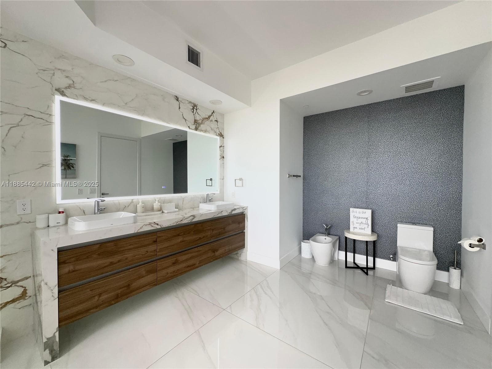 15901 Collins Ave 2406 photo 18