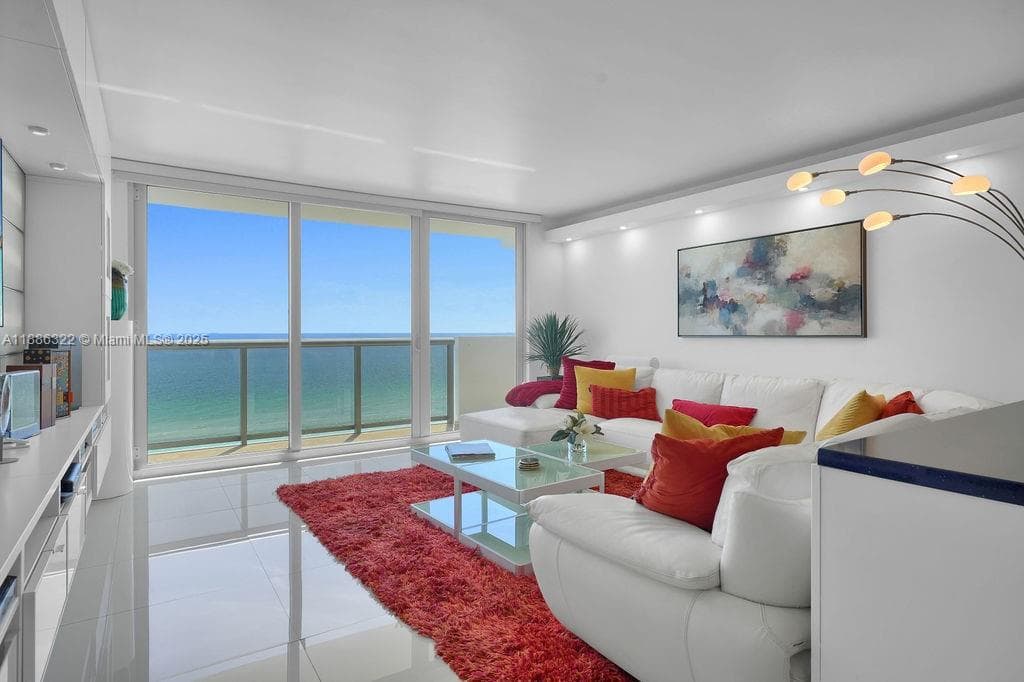 6039 Collins Ave 1126 photo 3
