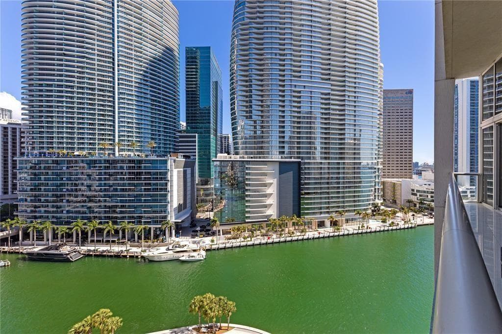465 Brickell Avenue 2706 photo 5