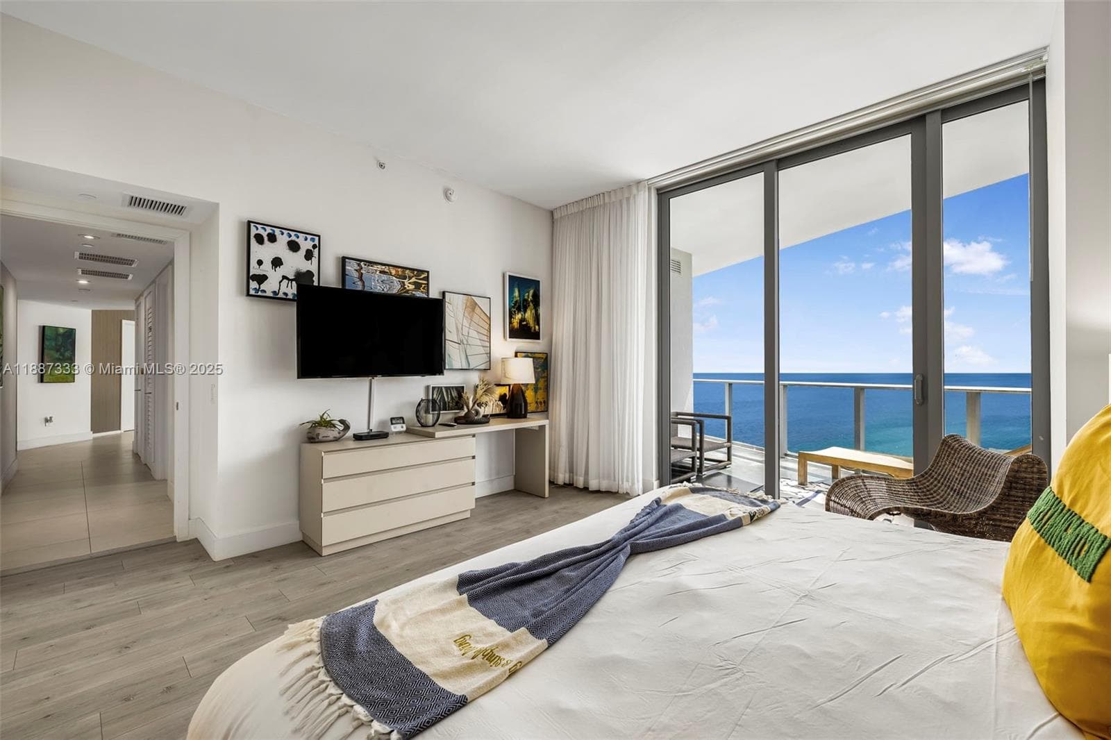 4111 Ocean Dr LPH1 photo 13