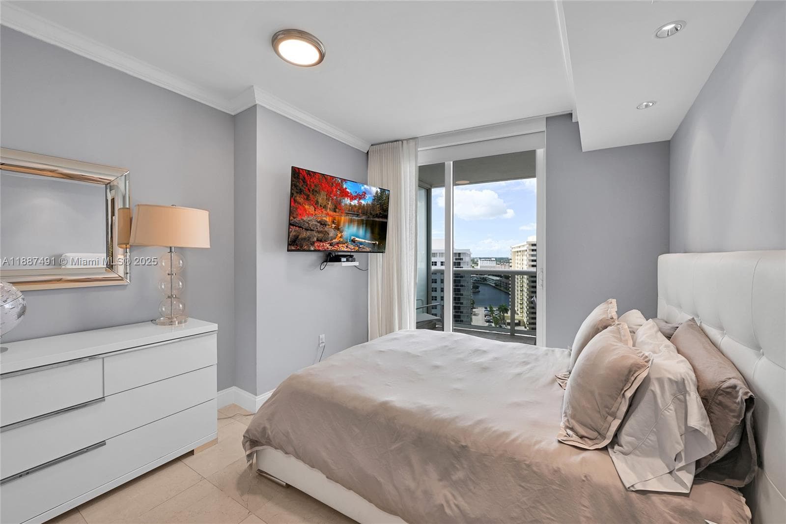 1850 OCEAN DR 1507 photo 13