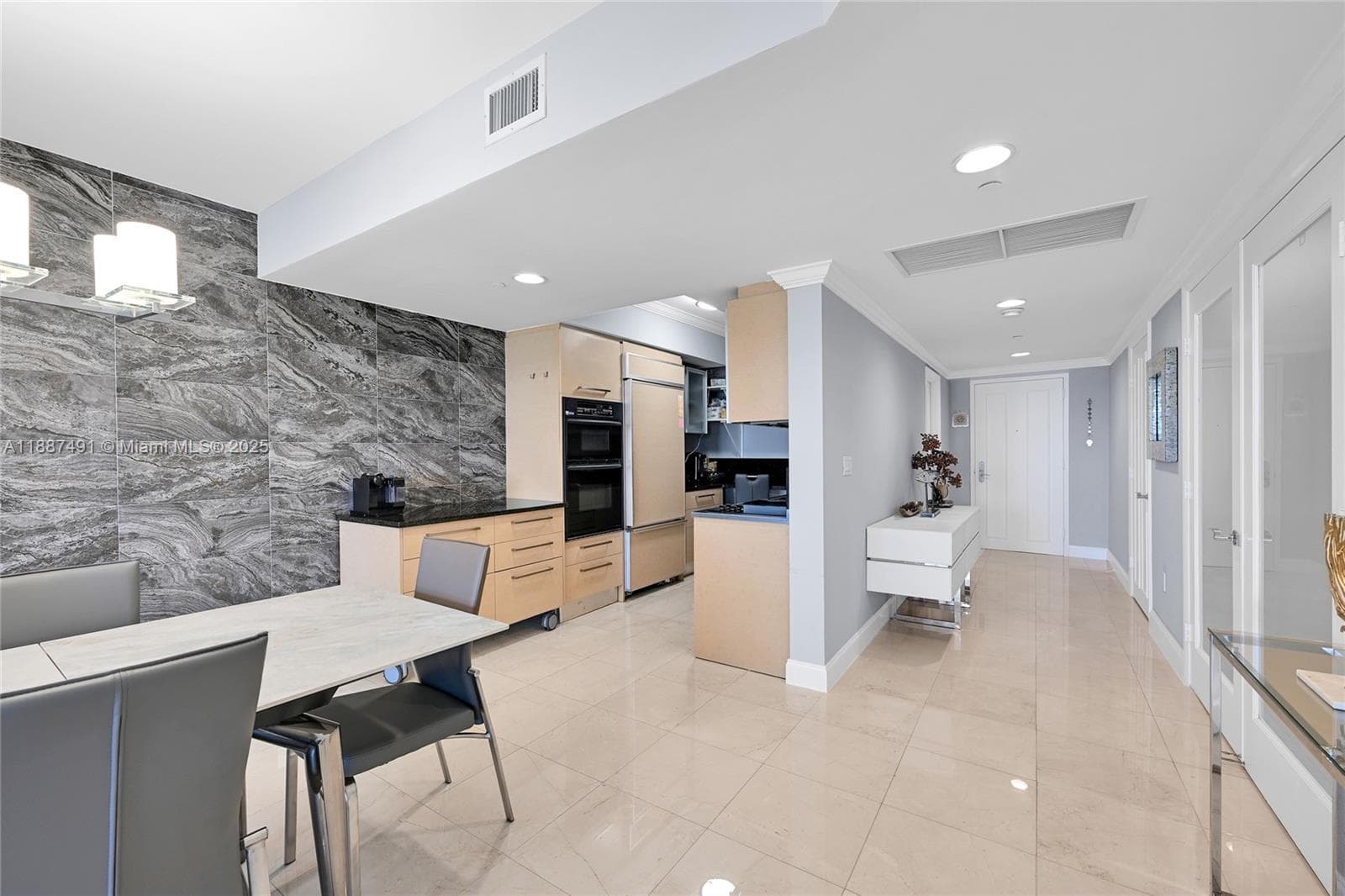 1850 OCEAN DR 1507 photo 7