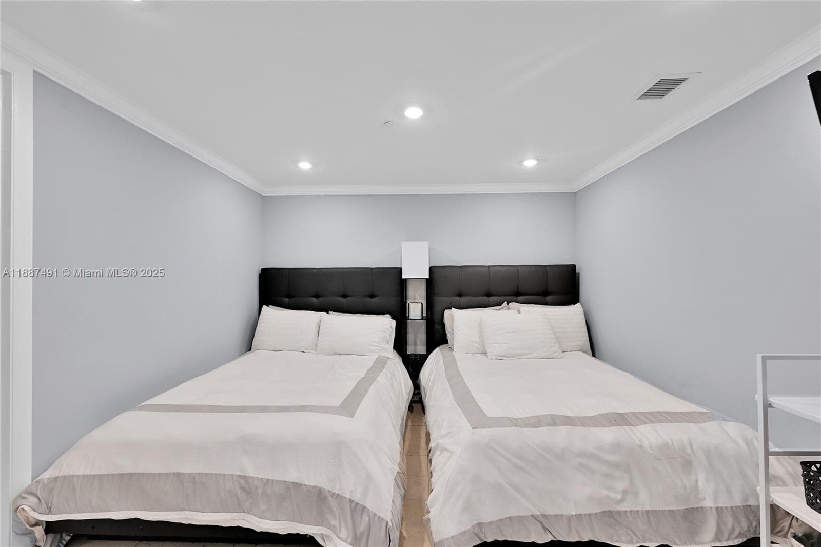1850 OCEAN DR 1507 photo 15