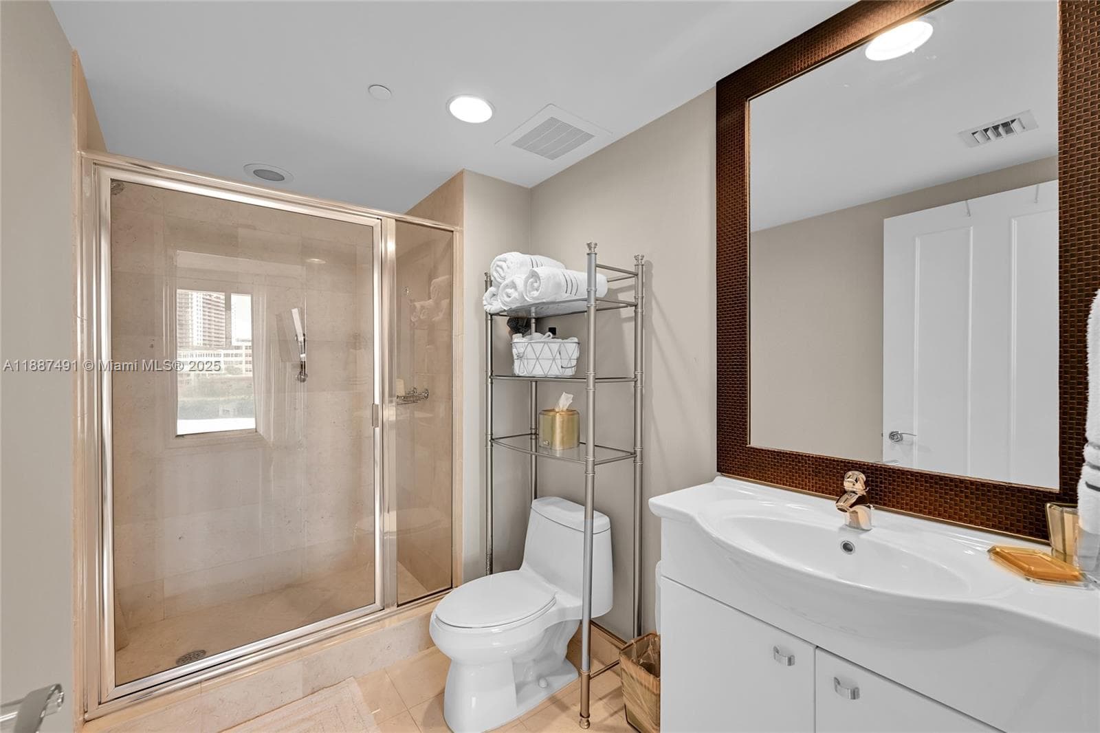 1850 OCEAN DR 1507 photo 21