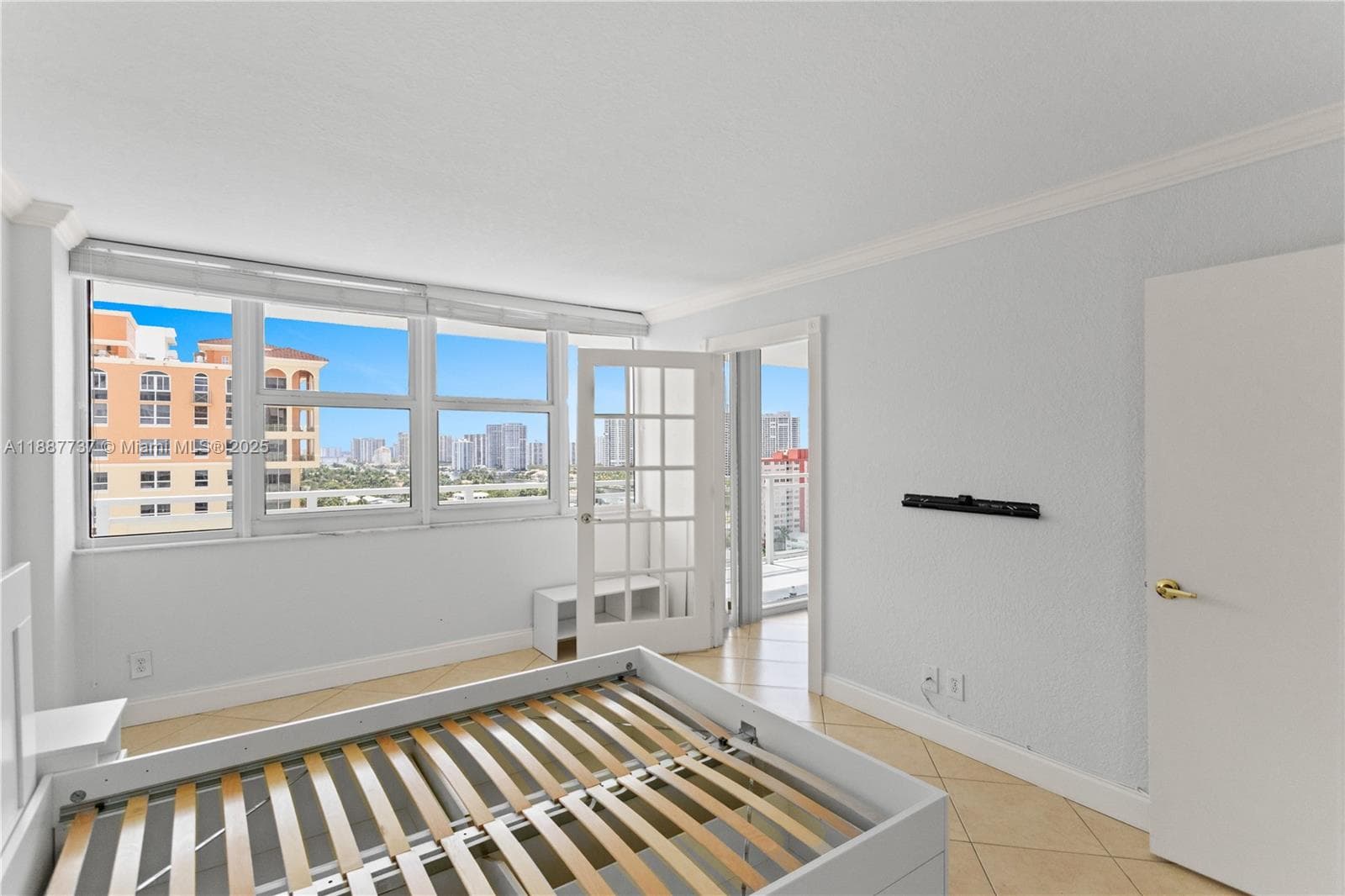 2030 Ocean Dr 1710 photo 22