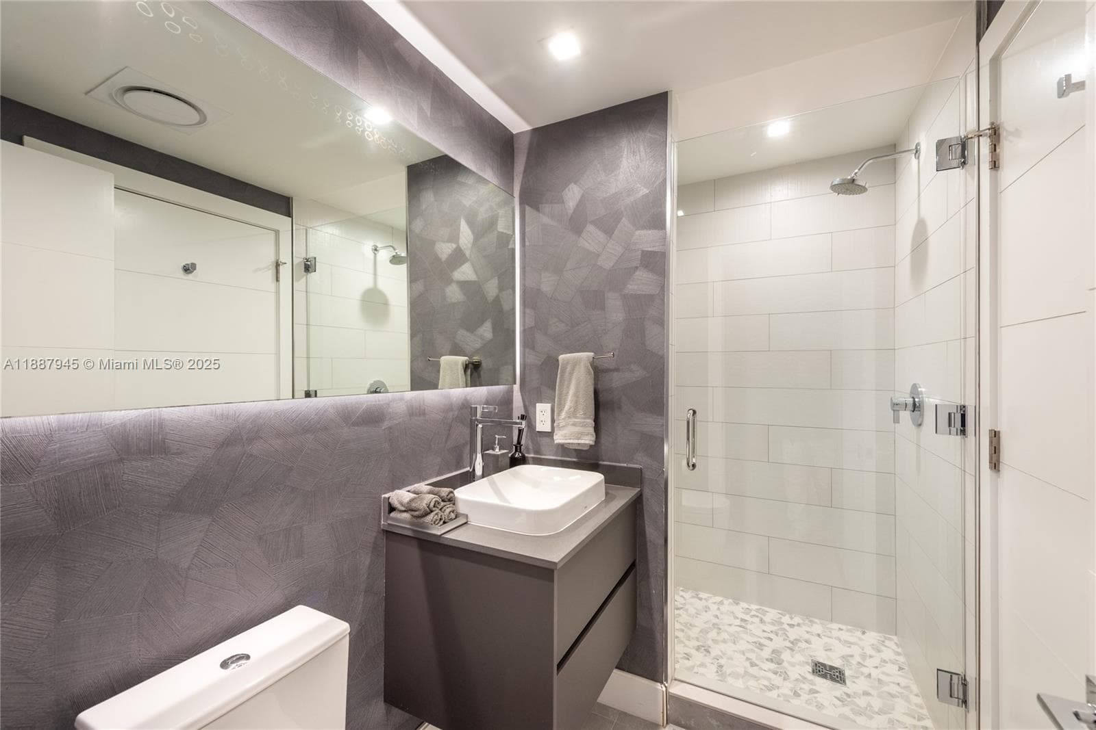 3801 Collins Ave 1502 photo 23
