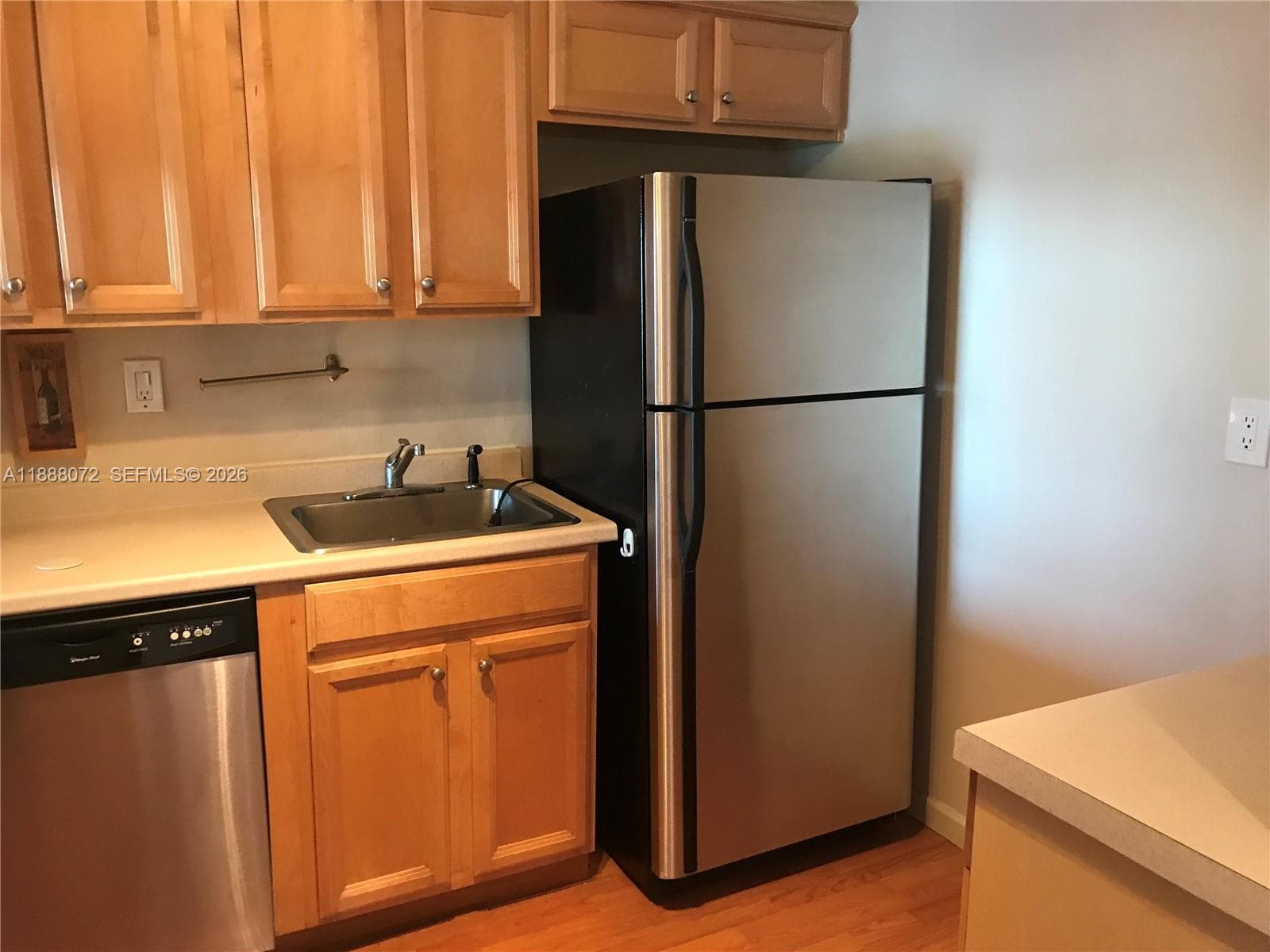 1000 Parkview Dr 627 photo 6
