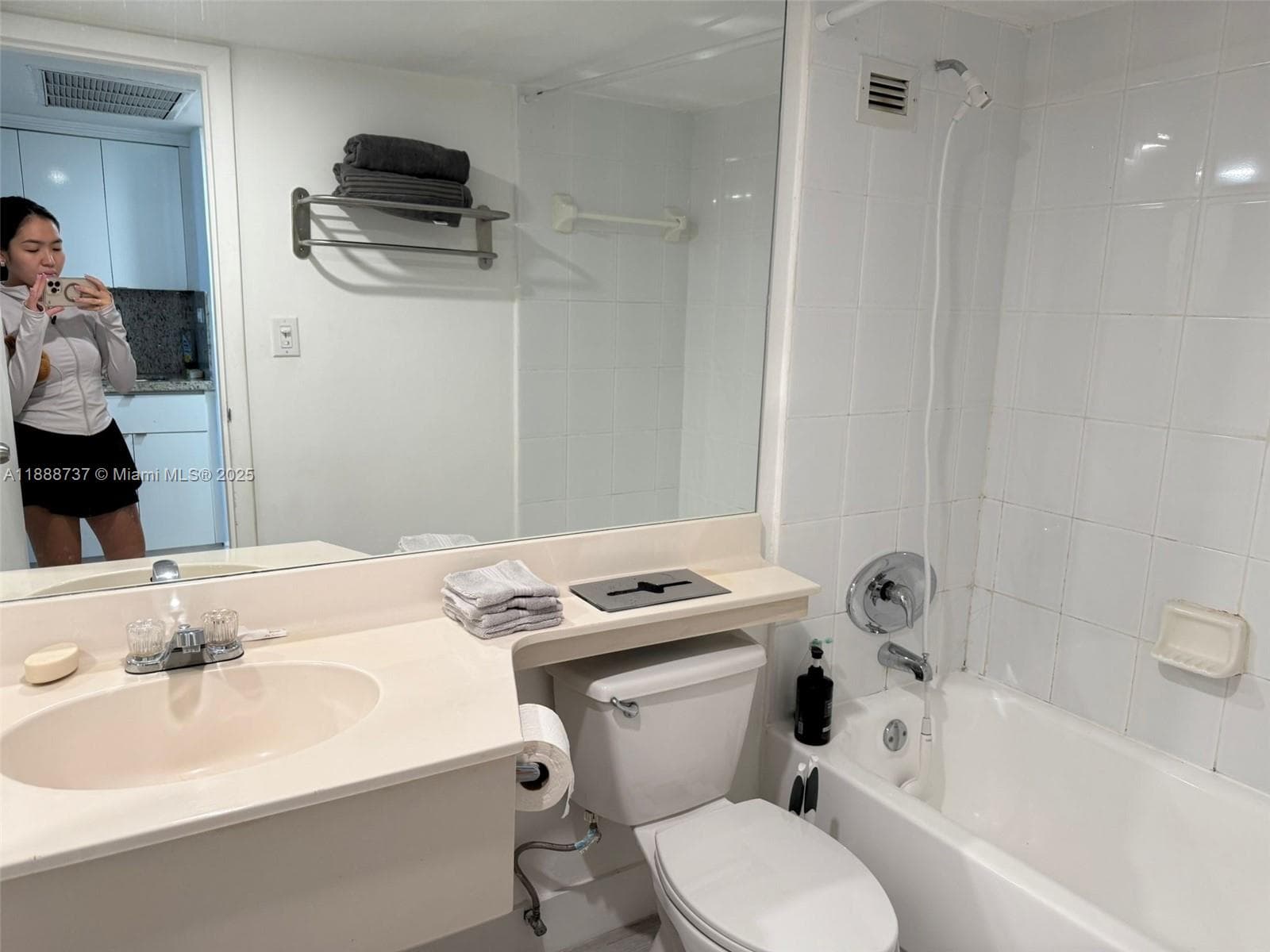 19201 Collins Ave 841 photo 5