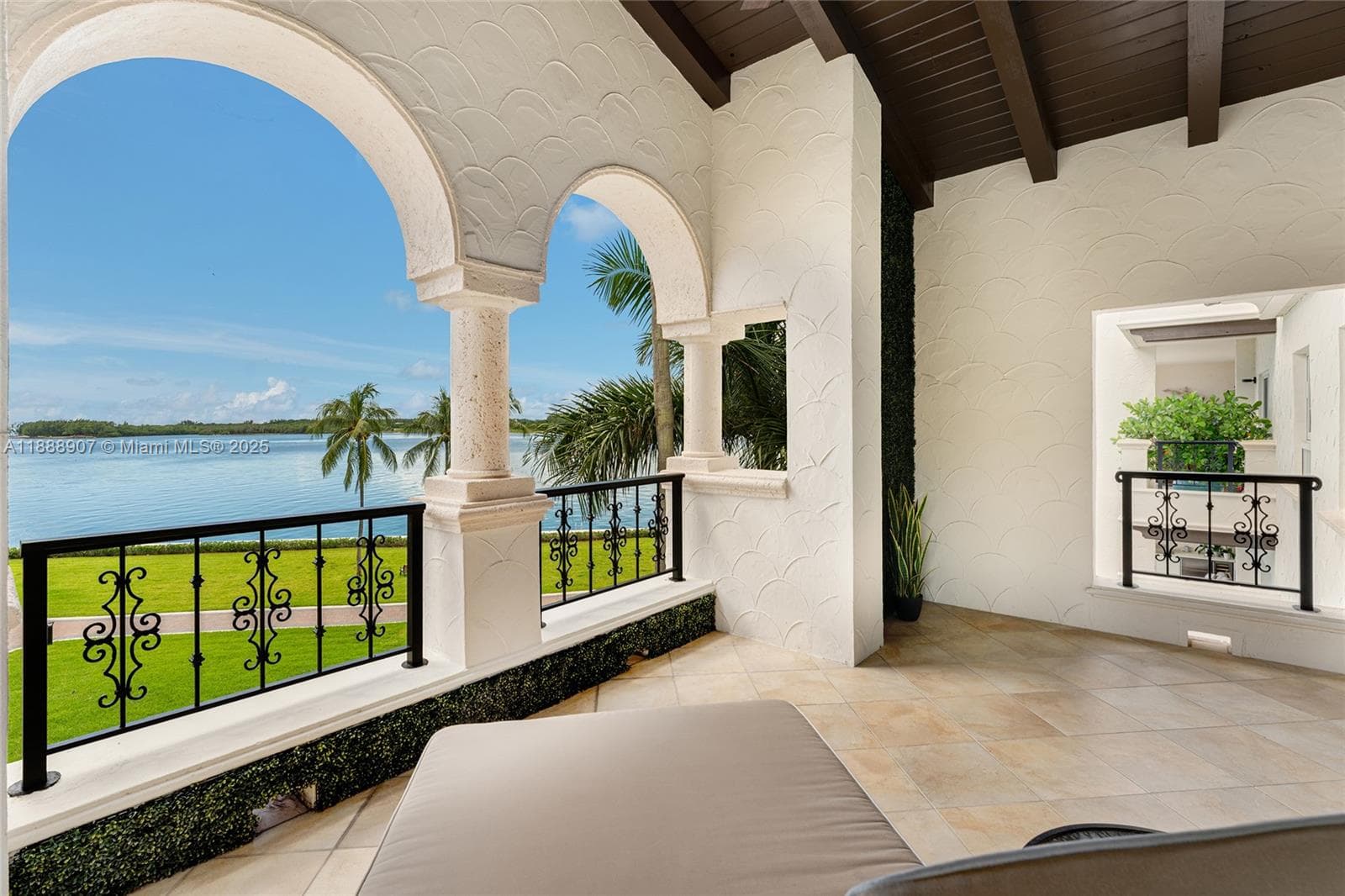 2331 Fisher Island Dr 4301 photo 3