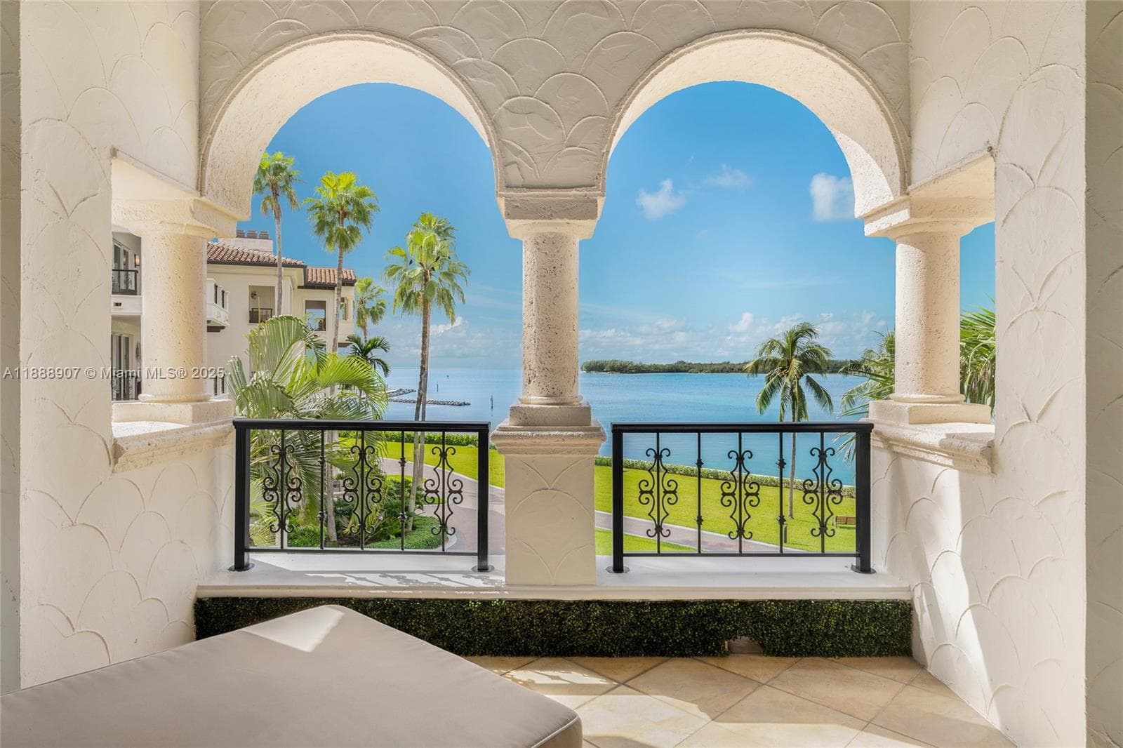 2331 Fisher Island Dr 4301 photo 5
