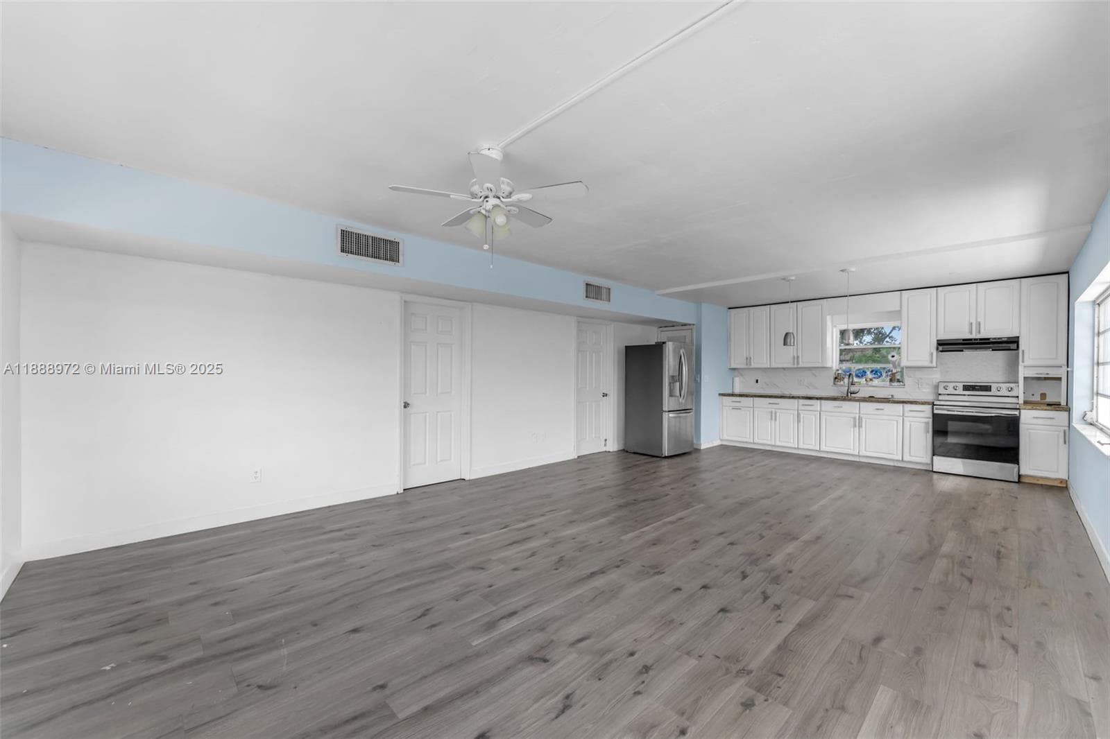 174 Corrine Pl photo 11