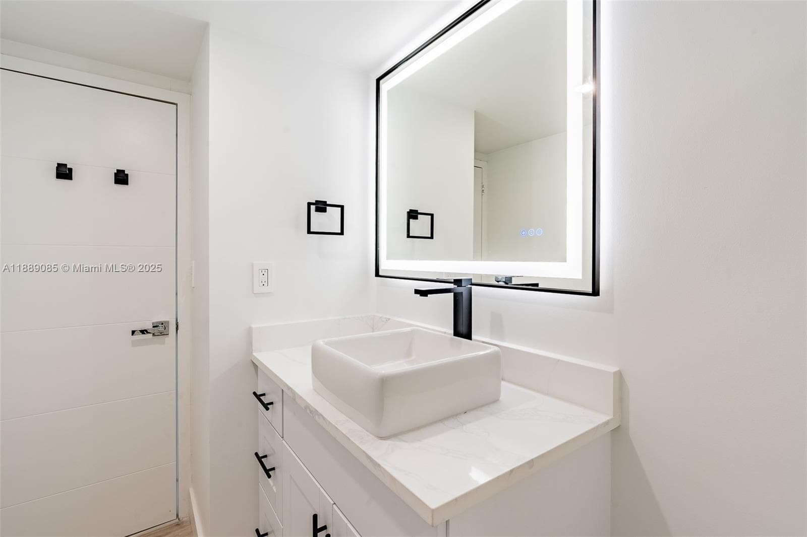 2030 Ocean Dr 1127 photo 13